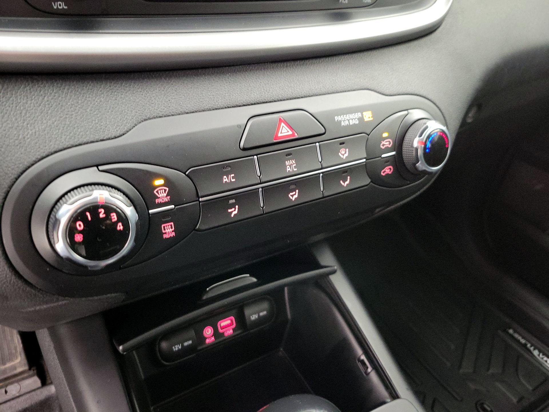 Thumbnail: 2017 Kia Sorento - 15