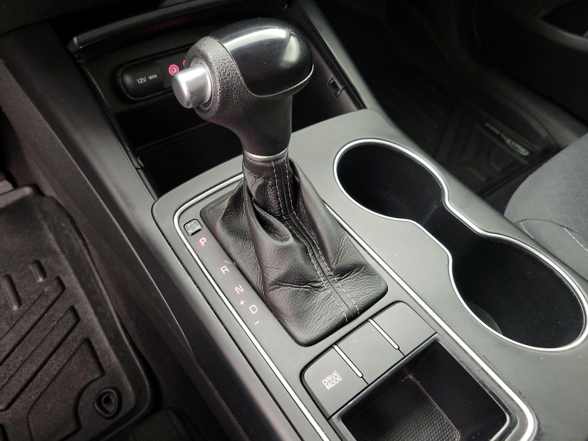 Thumbnail: 2017 Kia Sorento - 16