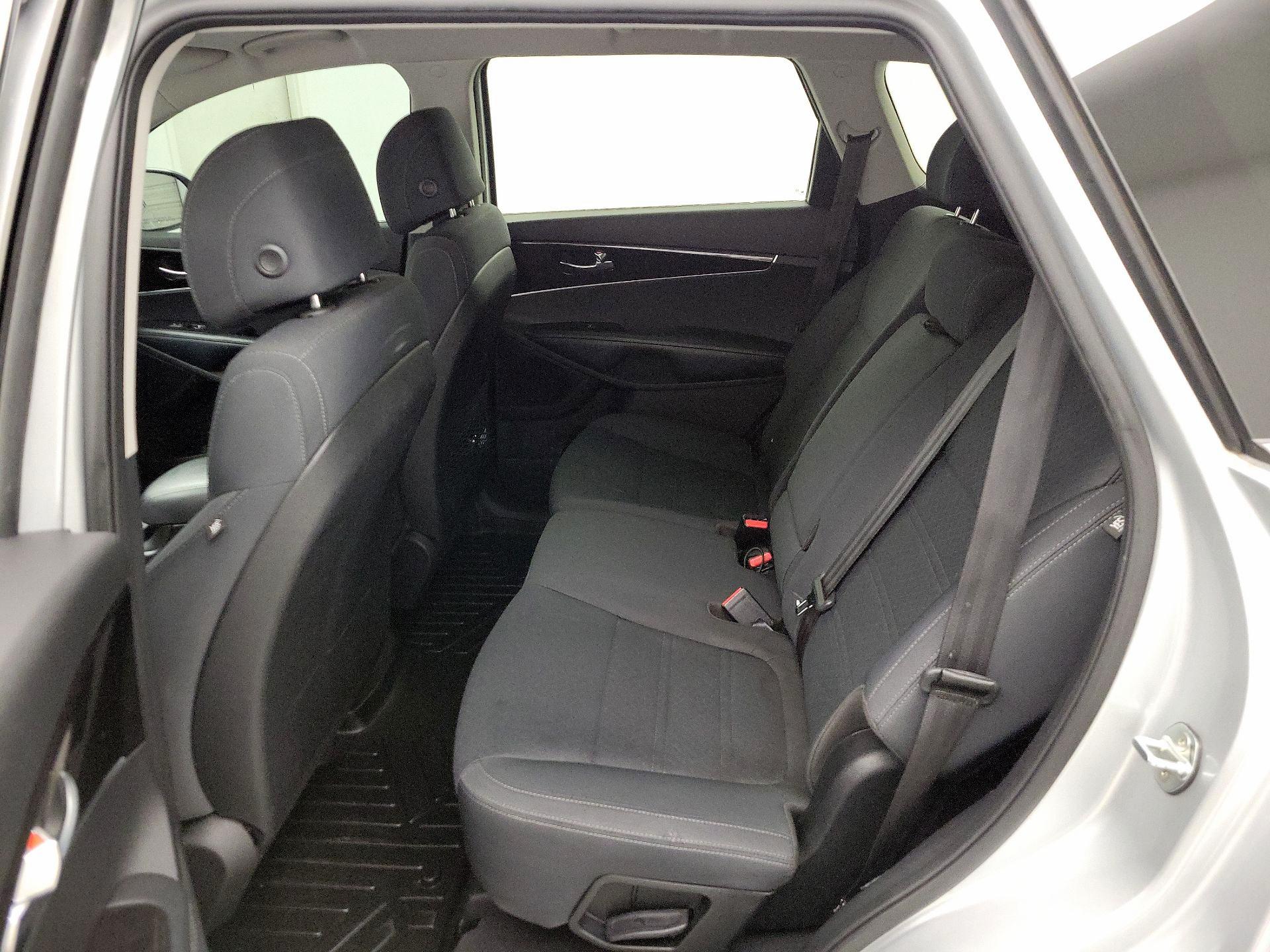 Thumbnail: 2017 Kia Sorento - 18