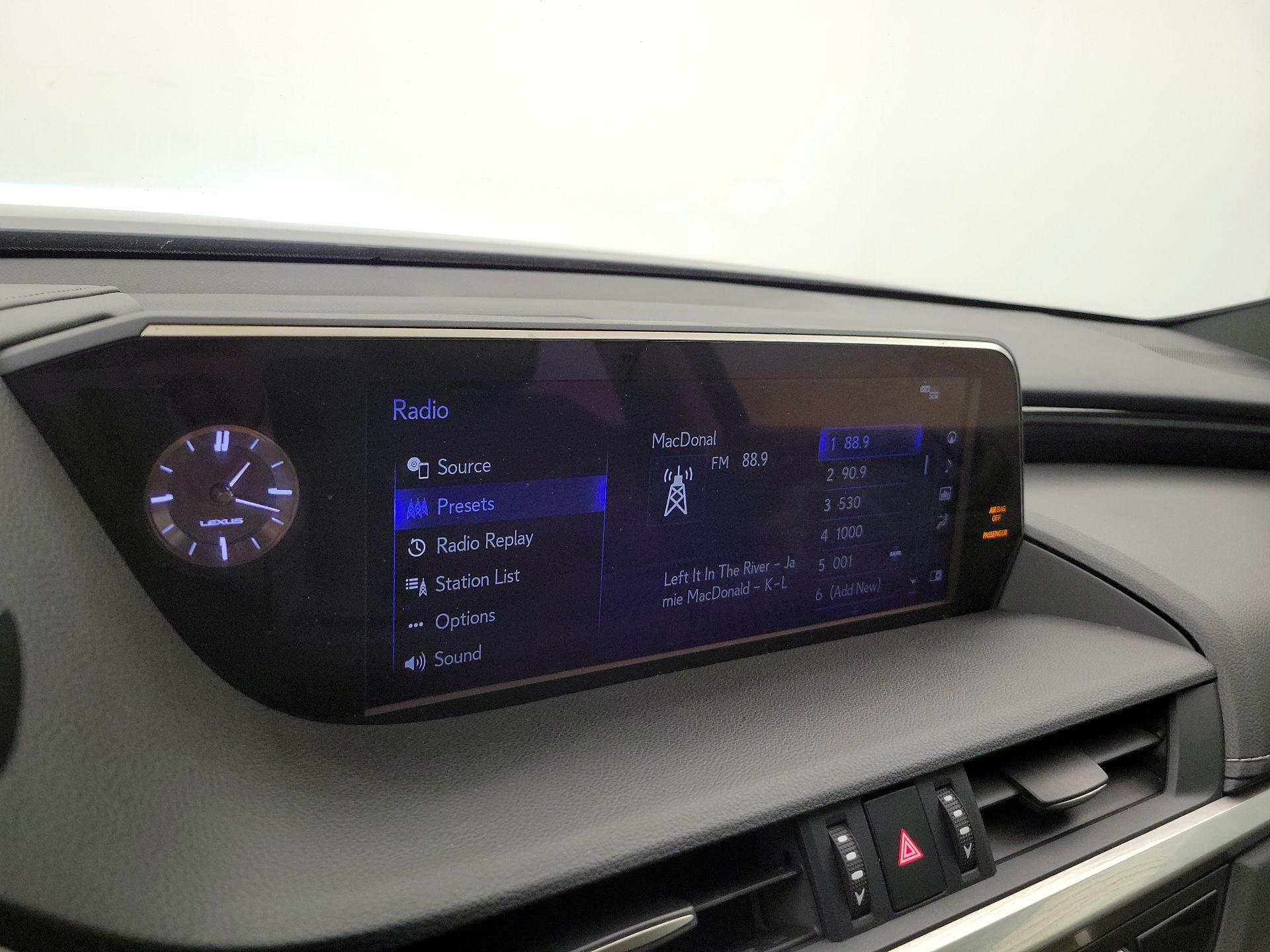 Thumbnail: 2019 Lexus ES - 16