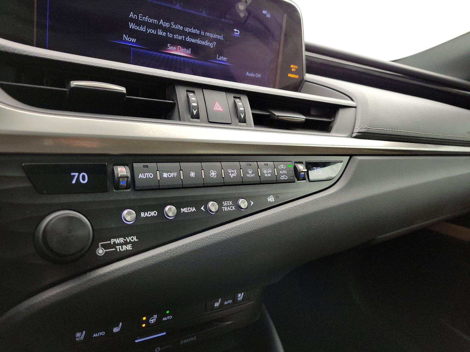 Thumbnail: 2019 Lexus ES - 17