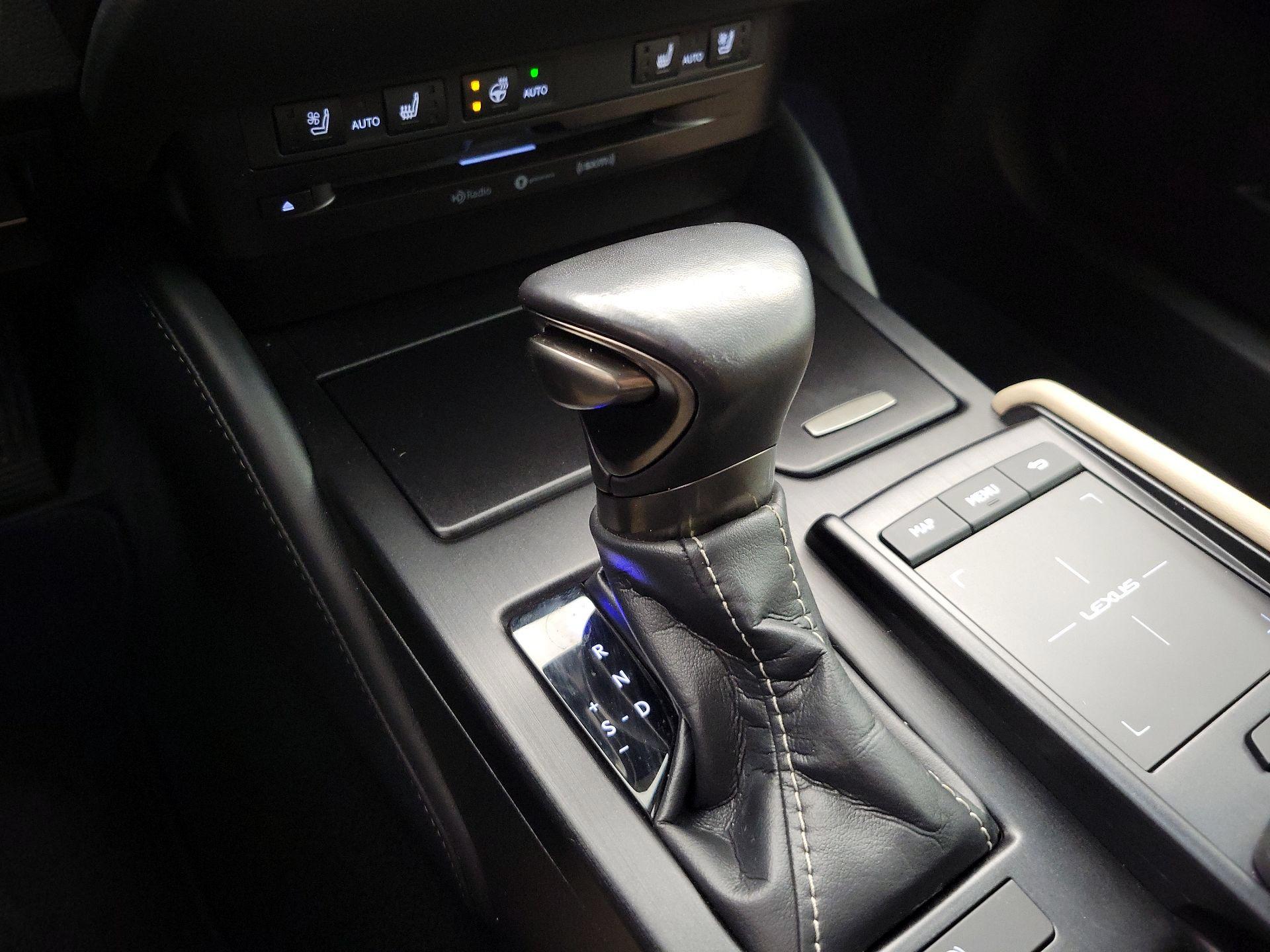 Thumbnail: 2019 Lexus ES - 18