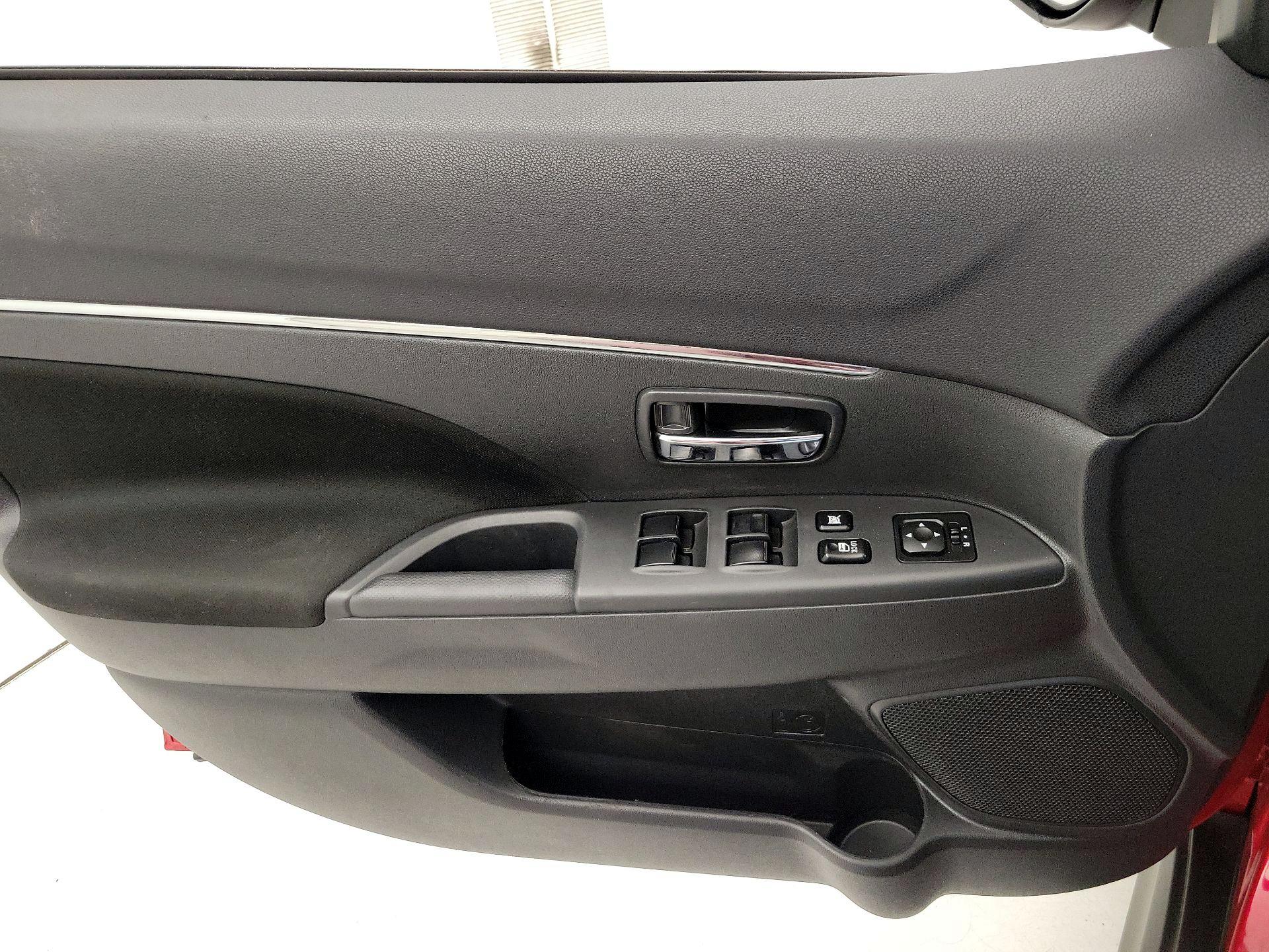 Thumbnail: 2023 Mitsubishi Outlander Sport - 12