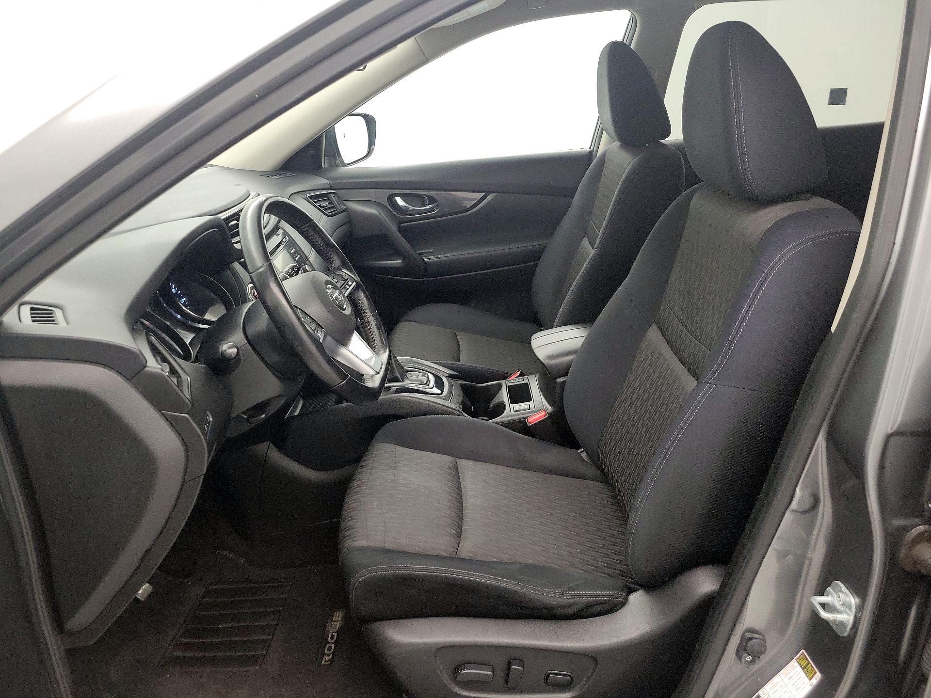 Thumbnail: 2017 Nissan Rogue - 11