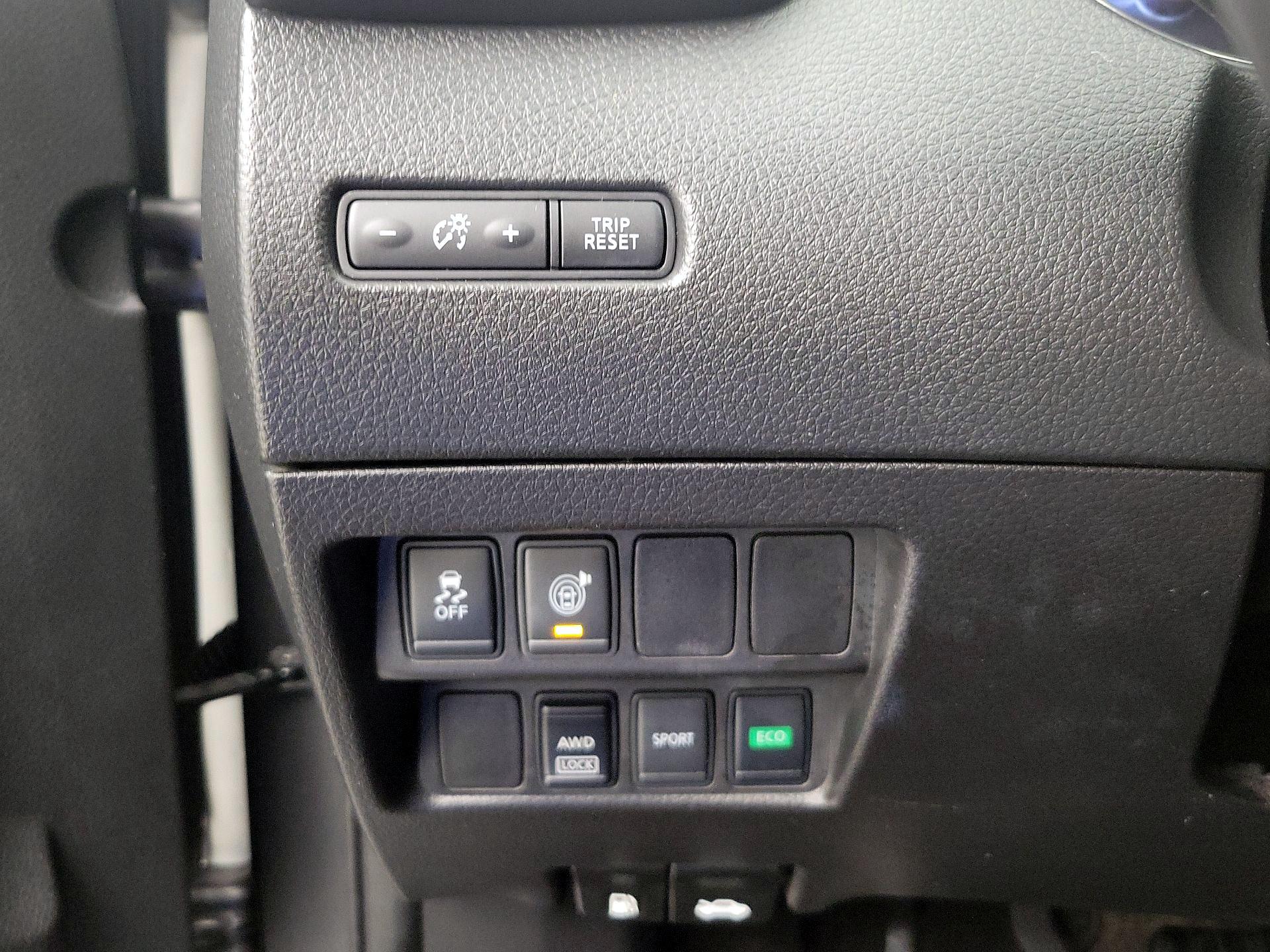 Thumbnail: 2017 Nissan Rogue - 13