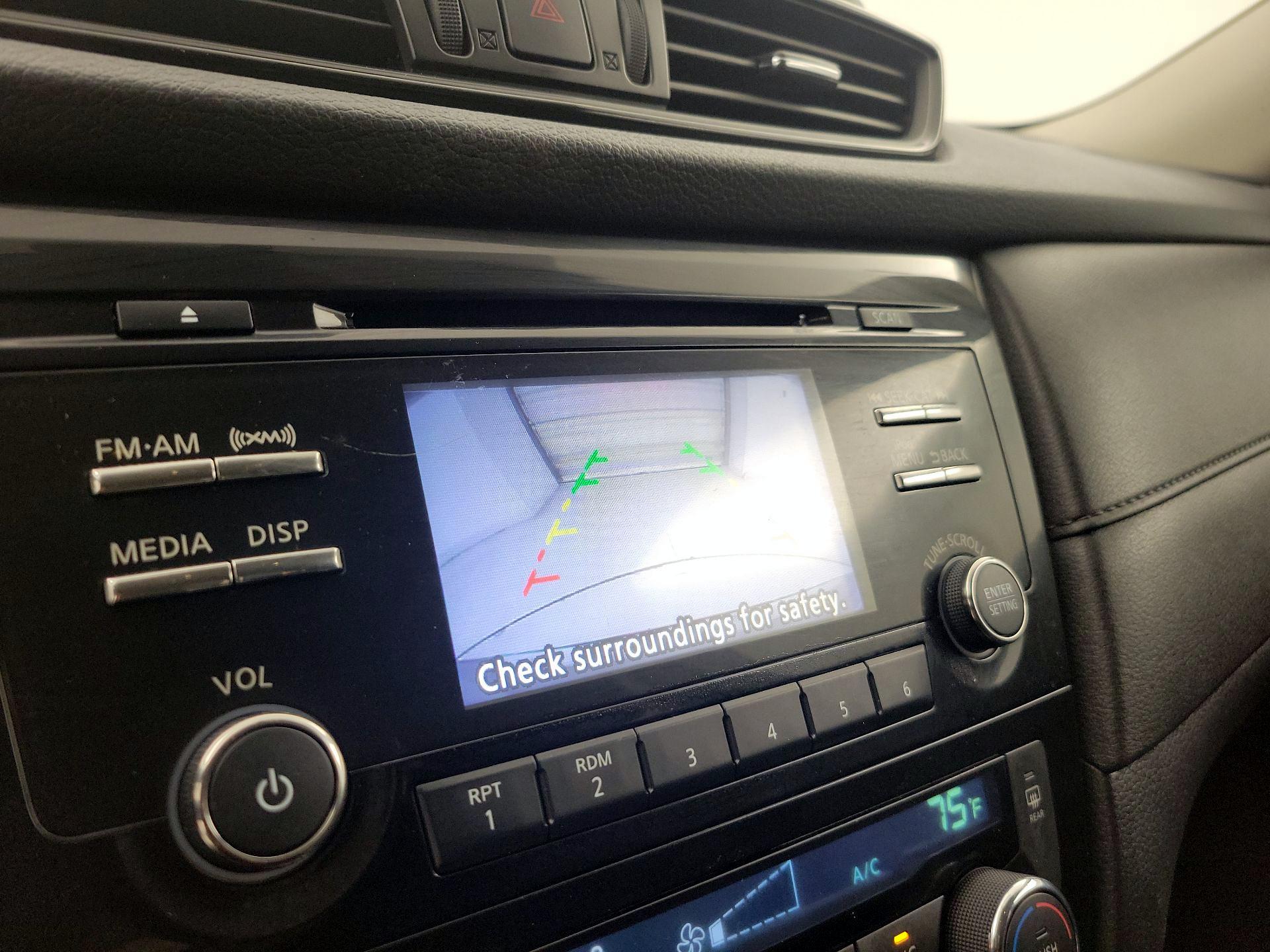 Thumbnail: 2017 Nissan Rogue - 14