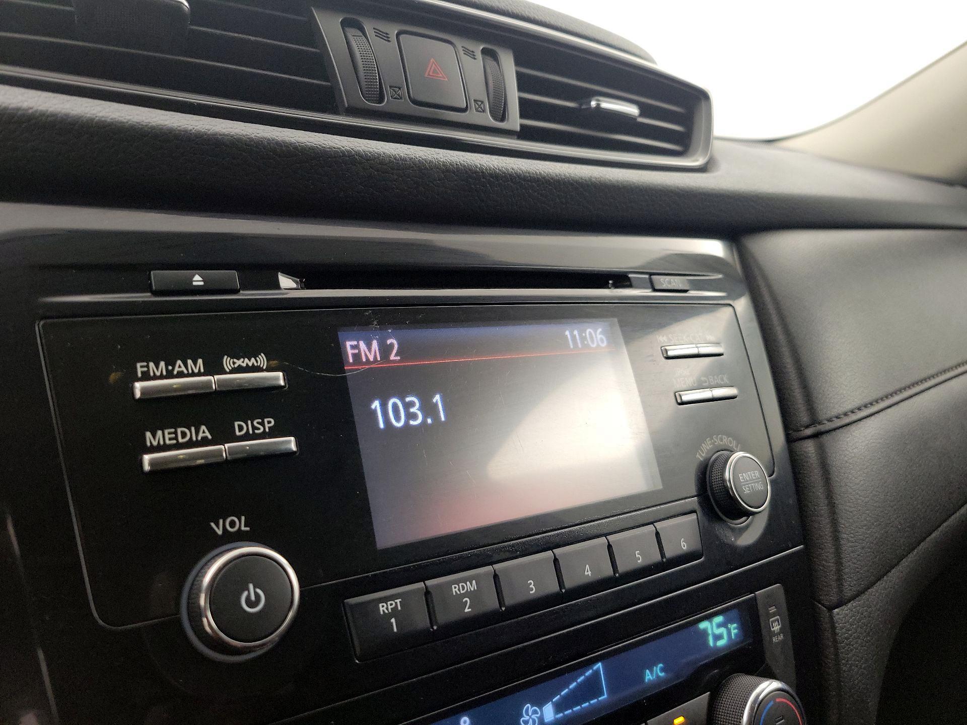 Thumbnail: 2017 Nissan Rogue - 15