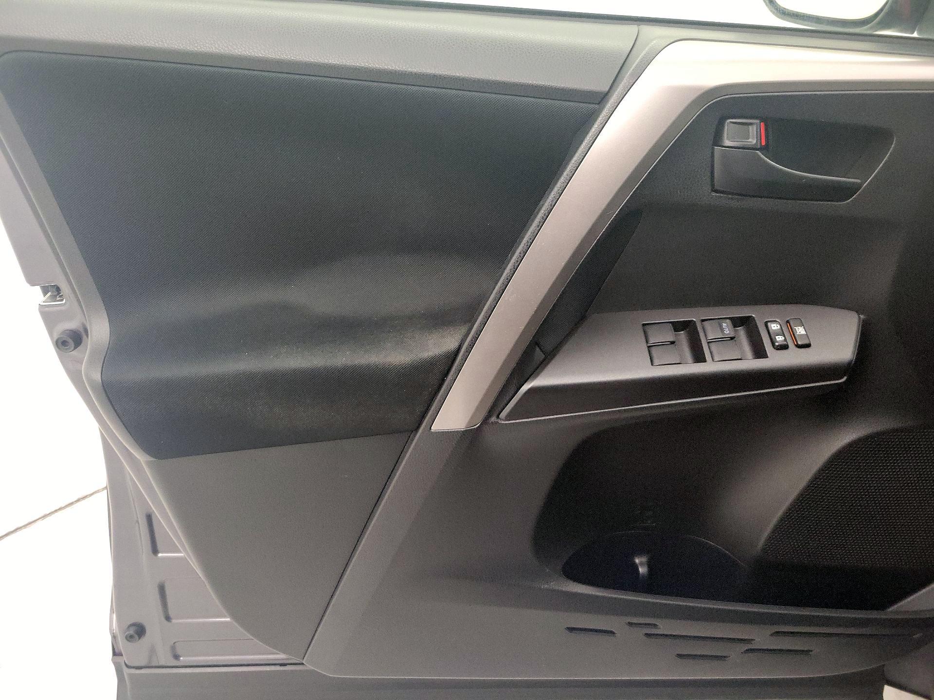 Thumbnail: 2017 Toyota RAV4 - 12