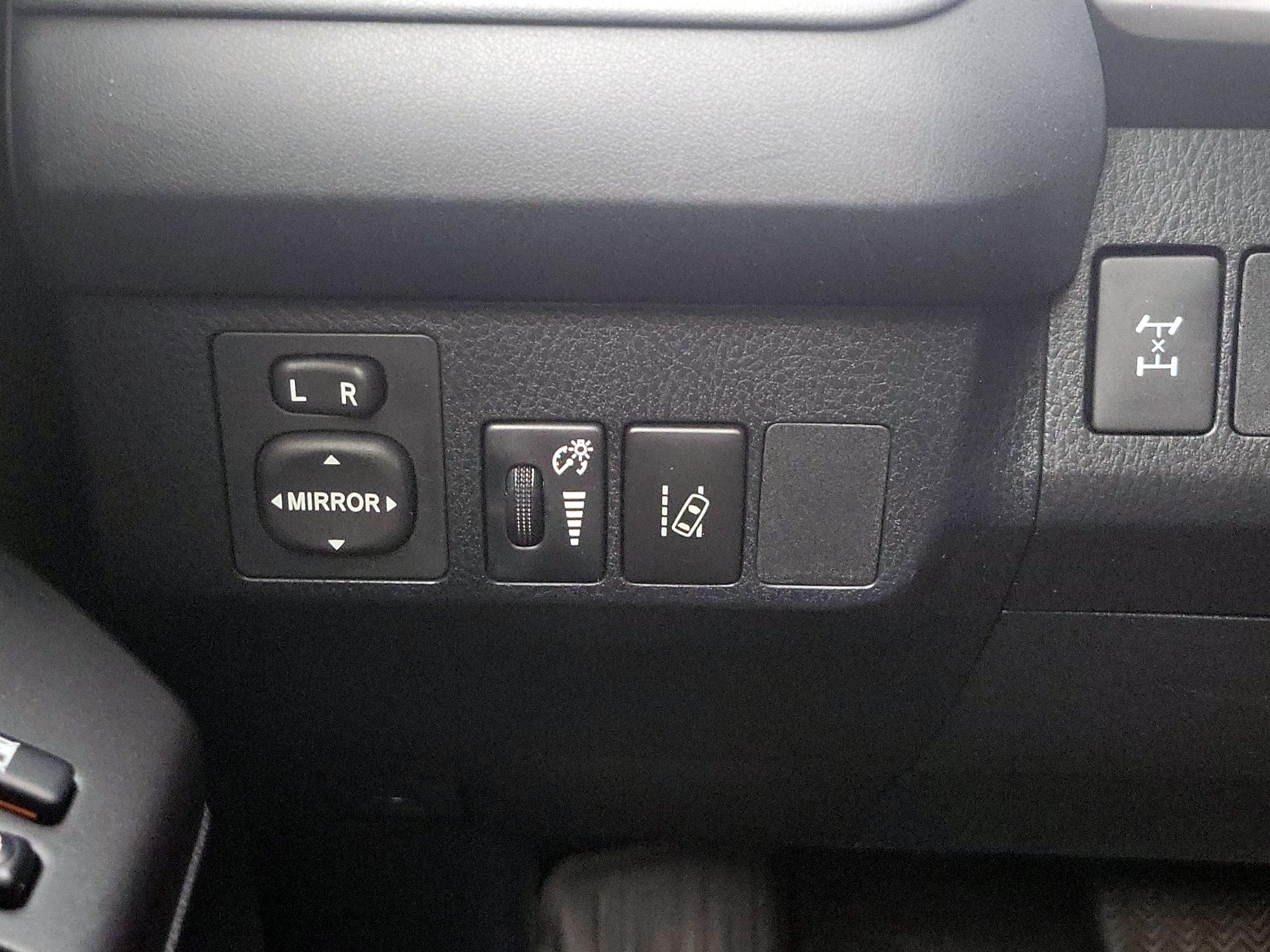 Thumbnail: 2017 Toyota RAV4 - 13