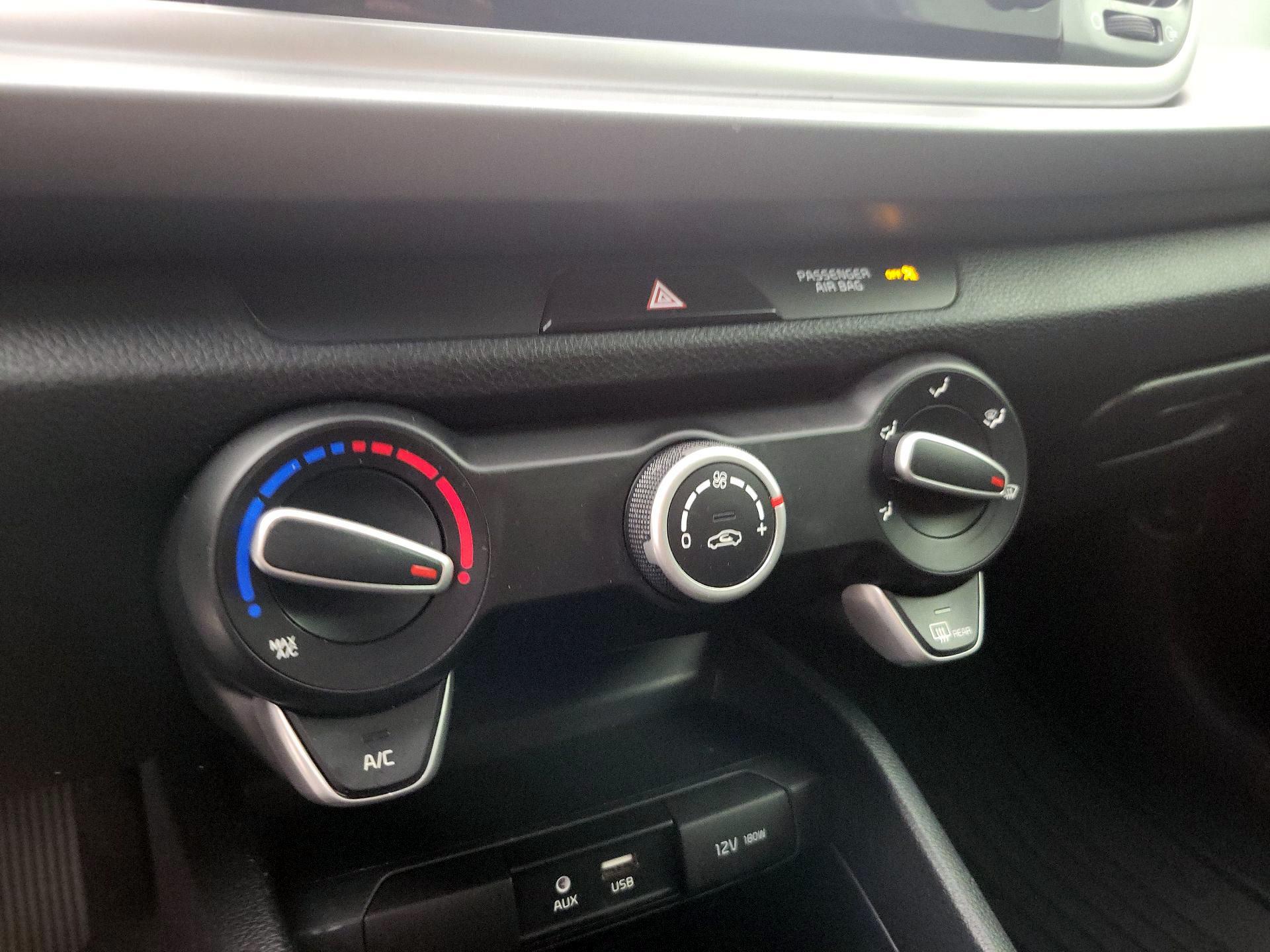 Thumbnail: 2020 Kia Rio - 16