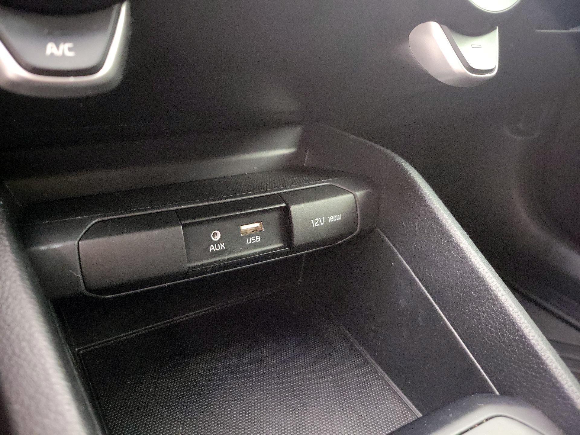 Thumbnail: 2020 Kia Rio - 18