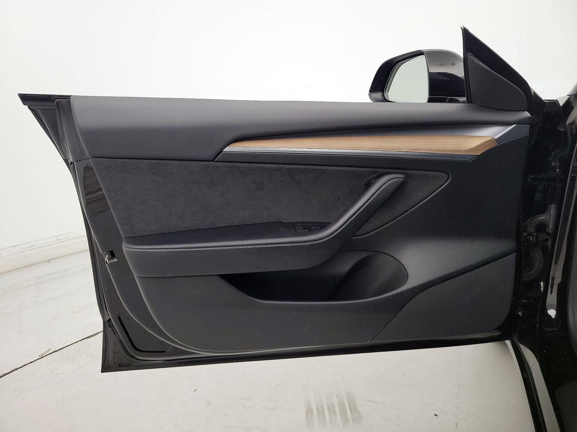 Thumbnail: 2021 Tesla Model 3 - 12
