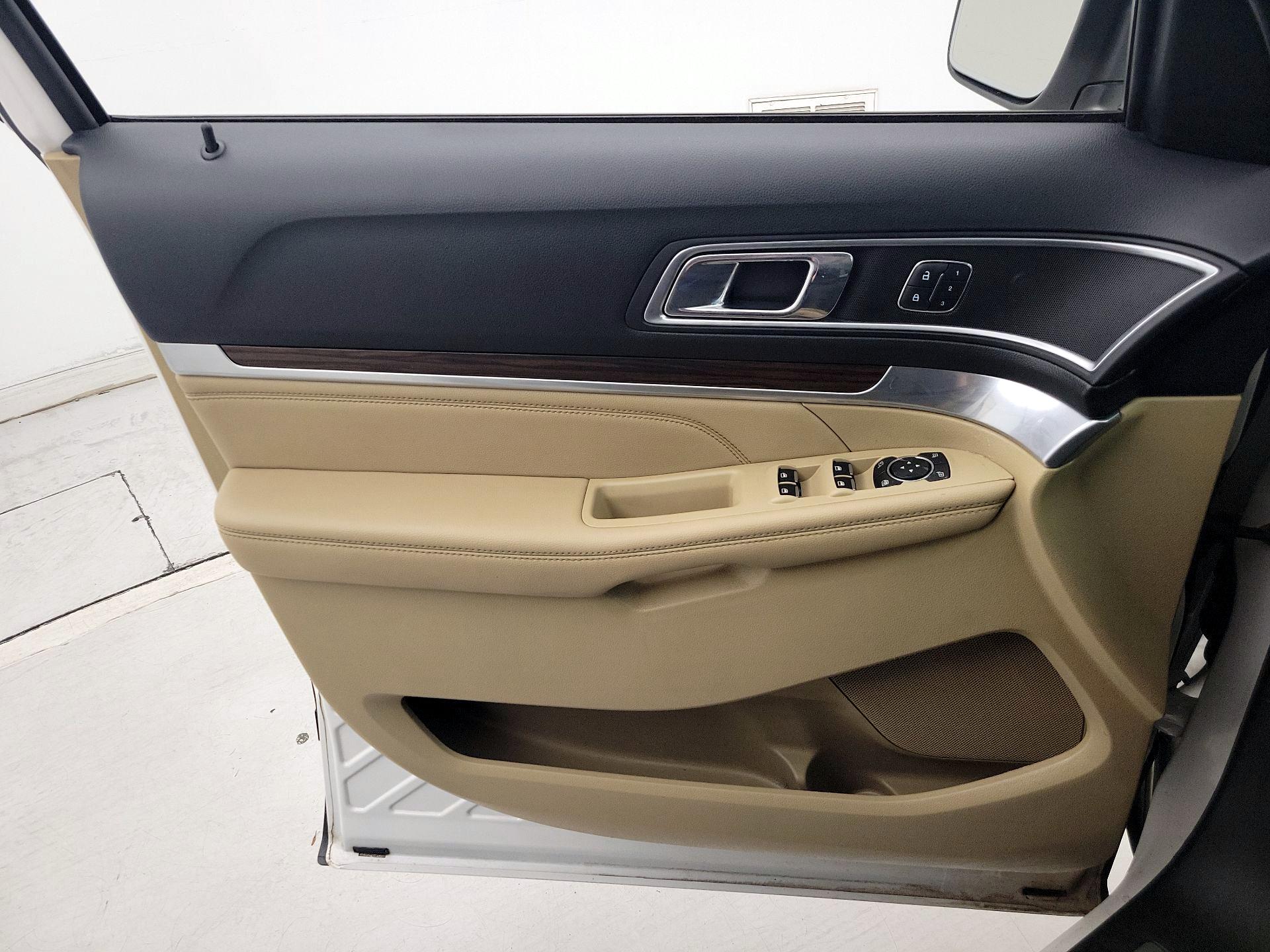 Thumbnail: 2016 Ford Explorer - 12