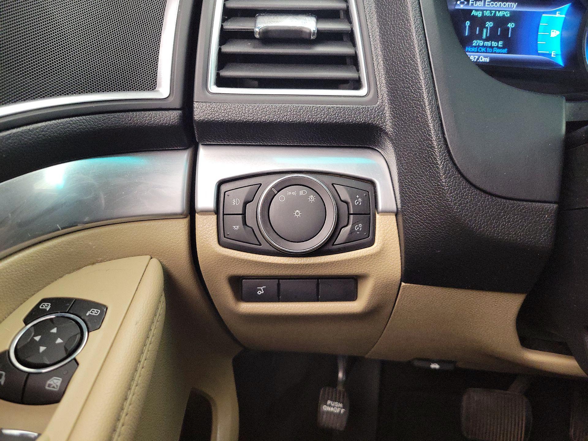 Thumbnail: 2016 Ford Explorer - 13