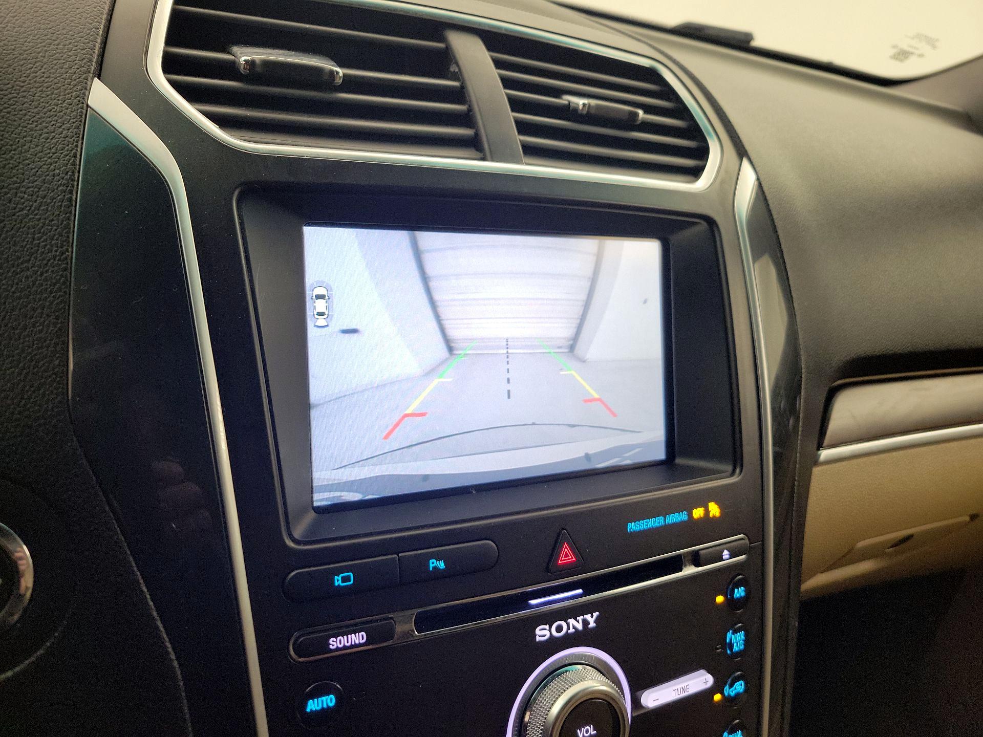 Thumbnail: 2016 Ford Explorer - 14