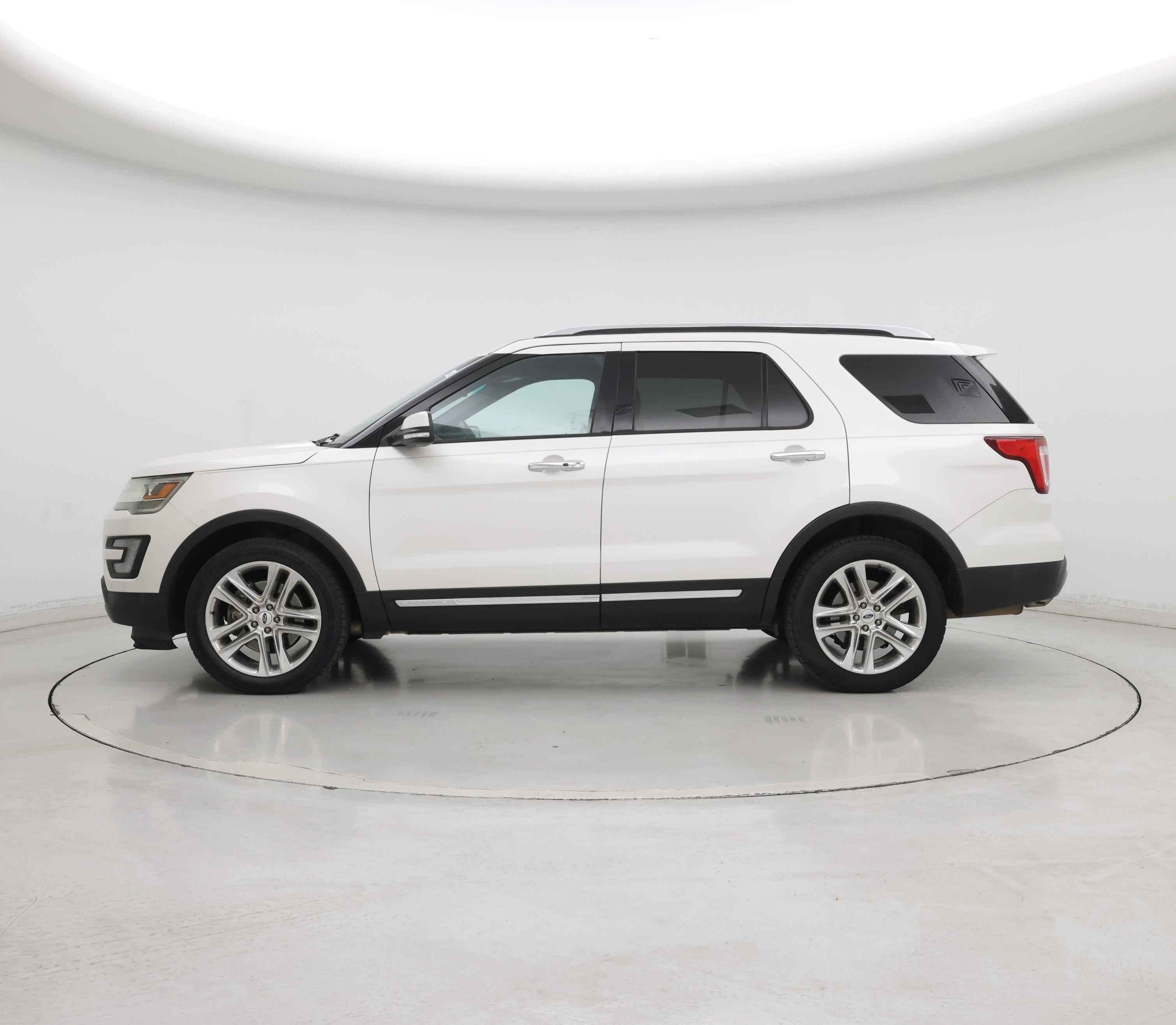 Thumbnail: 2016 Ford Explorer - 3