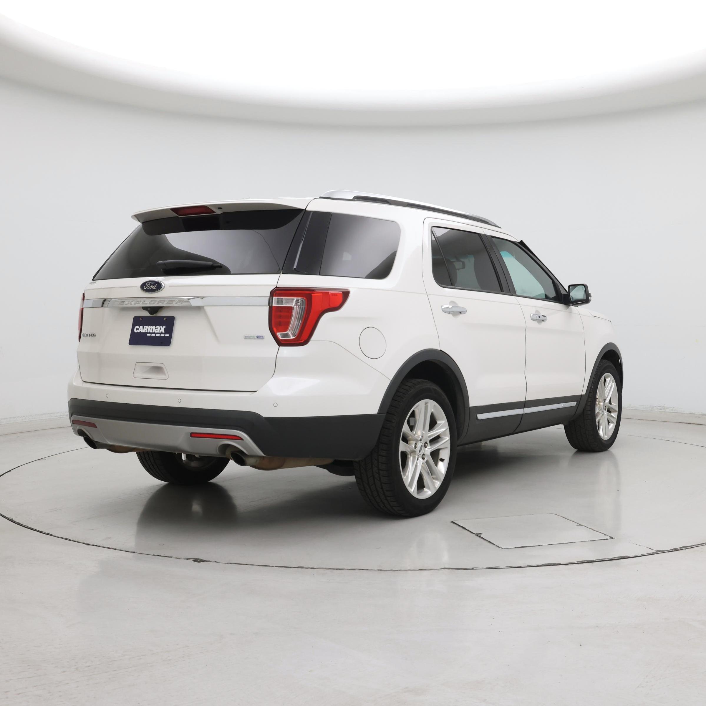 Thumbnail: 2016 Ford Explorer - 8