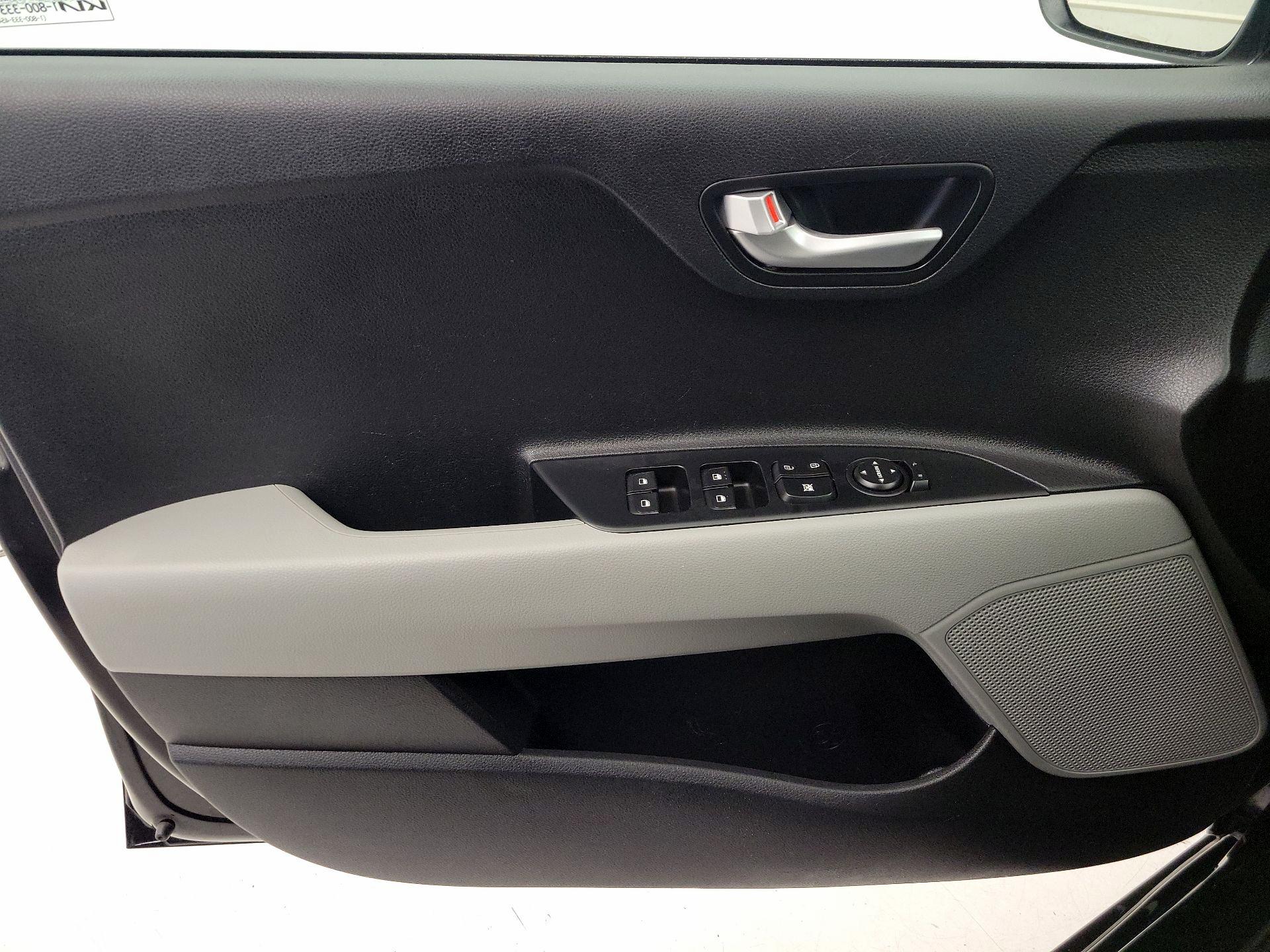 Thumbnail: 2022 Kia Rio - 12