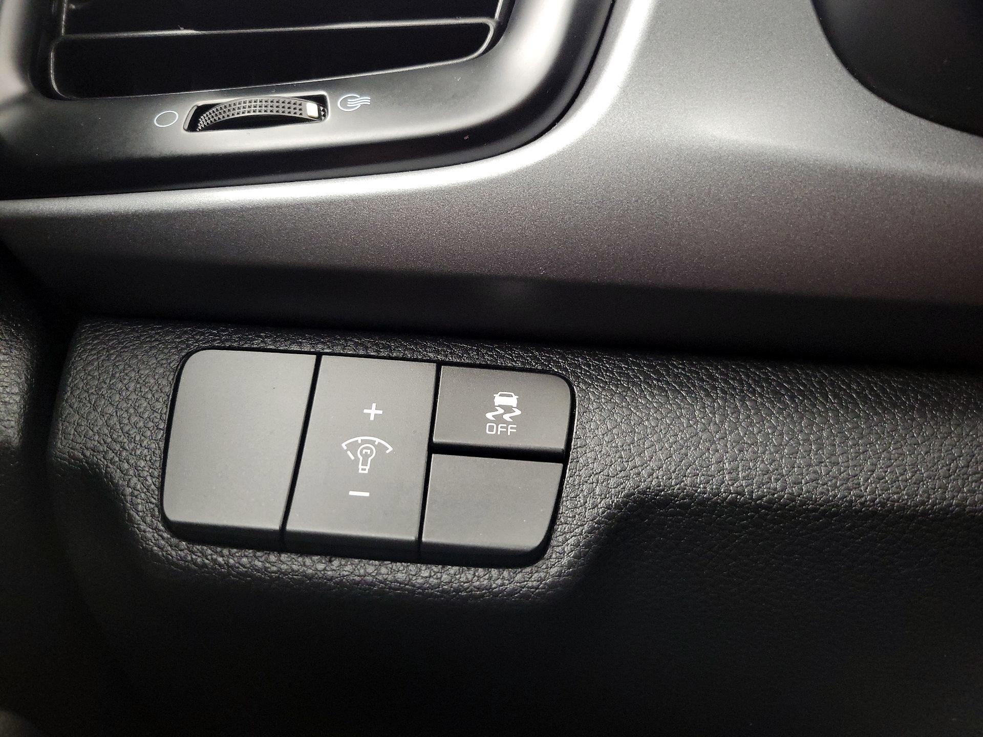 Thumbnail: 2022 Kia Rio - 13