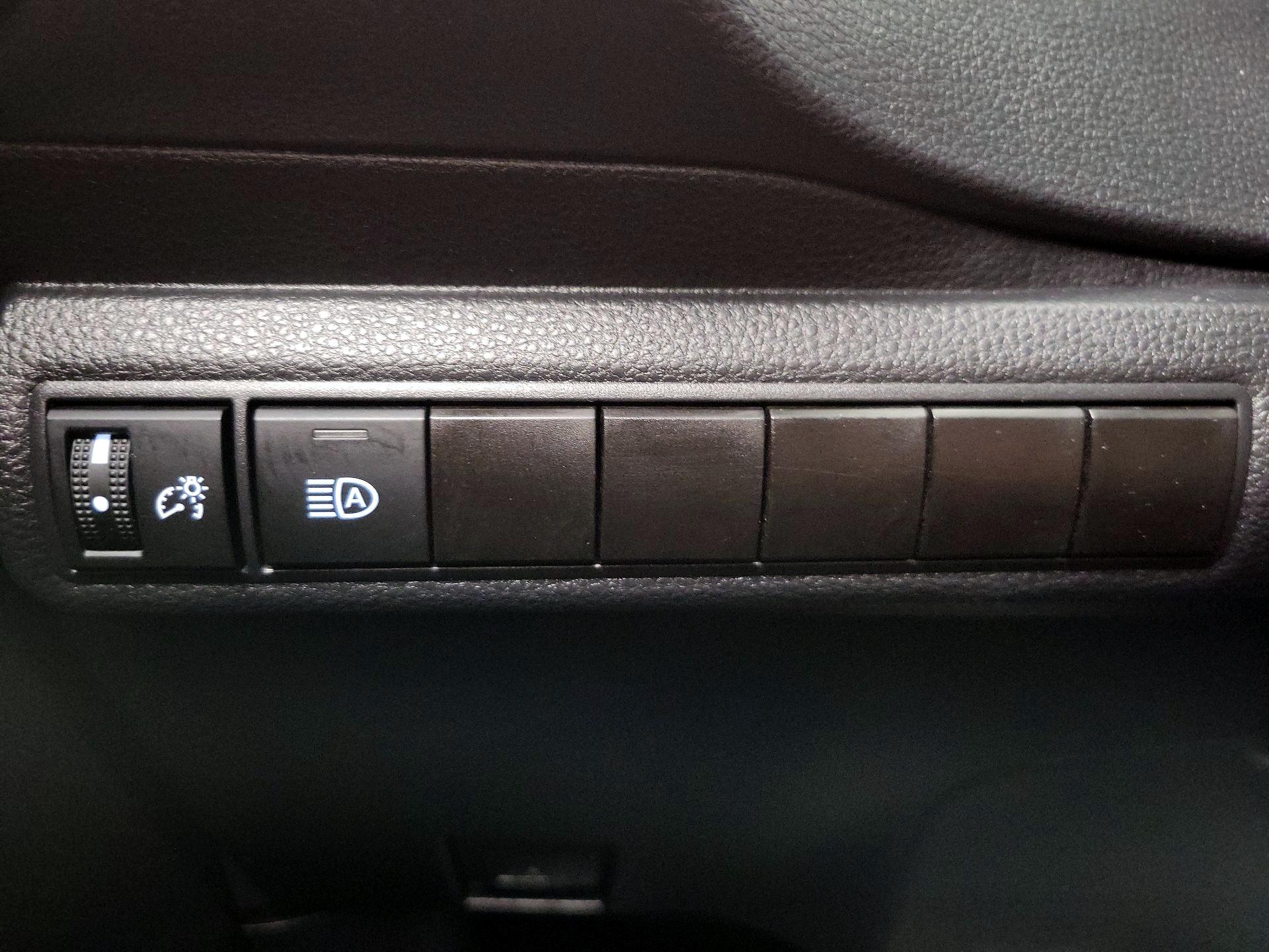 Thumbnail: 2025 Toyota Corolla - 13