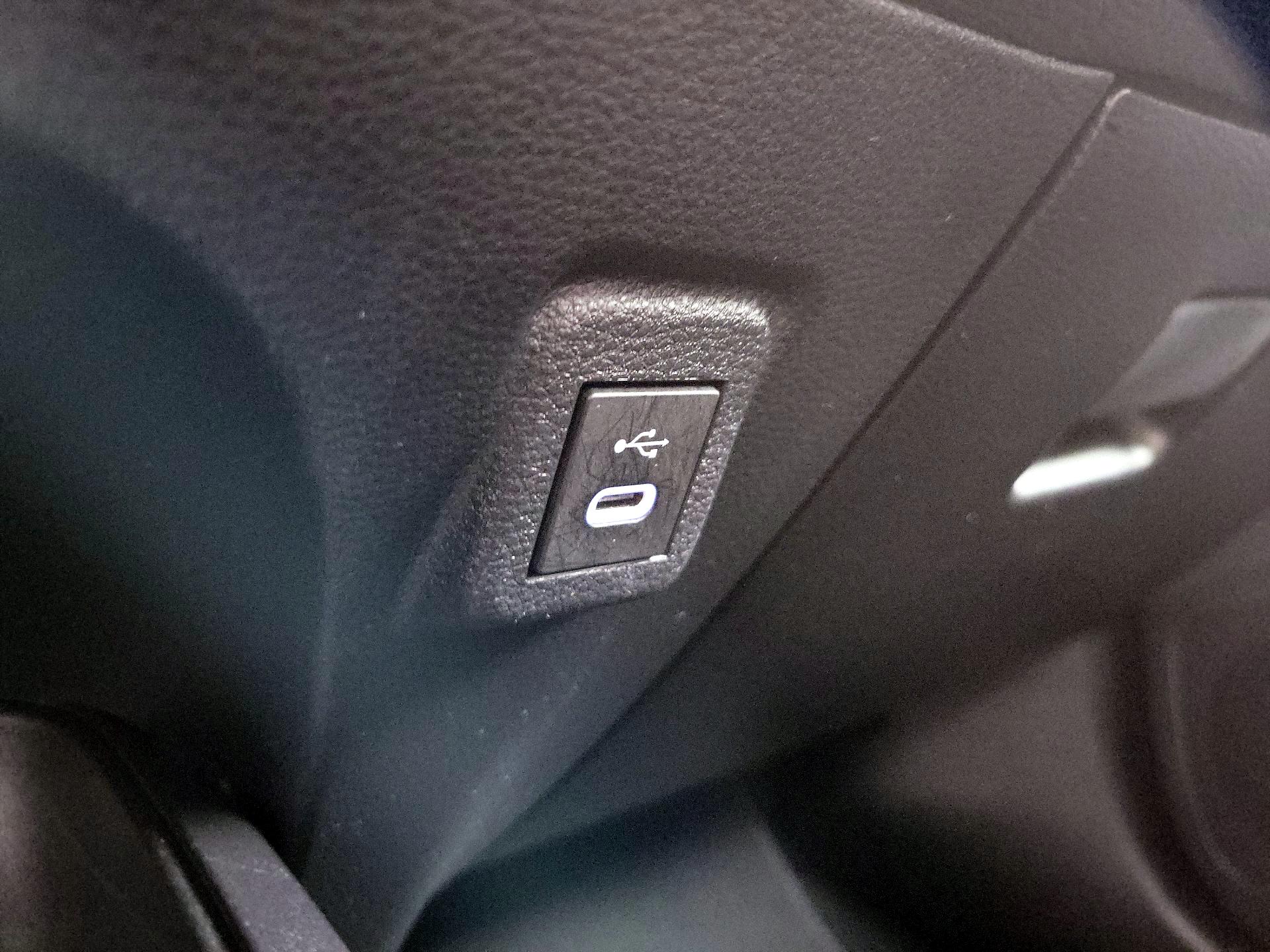 Thumbnail: 2025 Toyota Corolla - 18