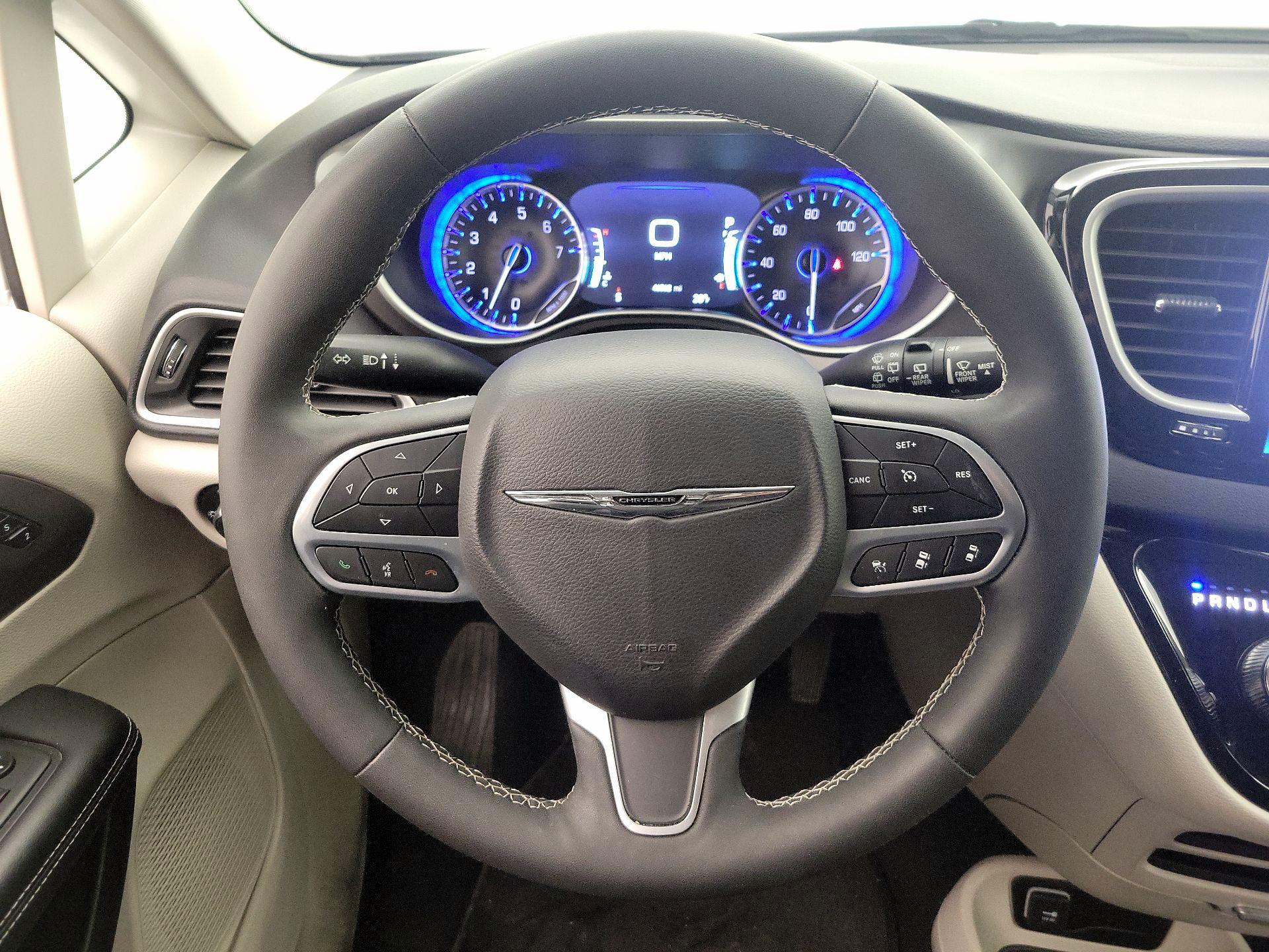 Thumbnail: 2024 Chrysler Pacifica - 10