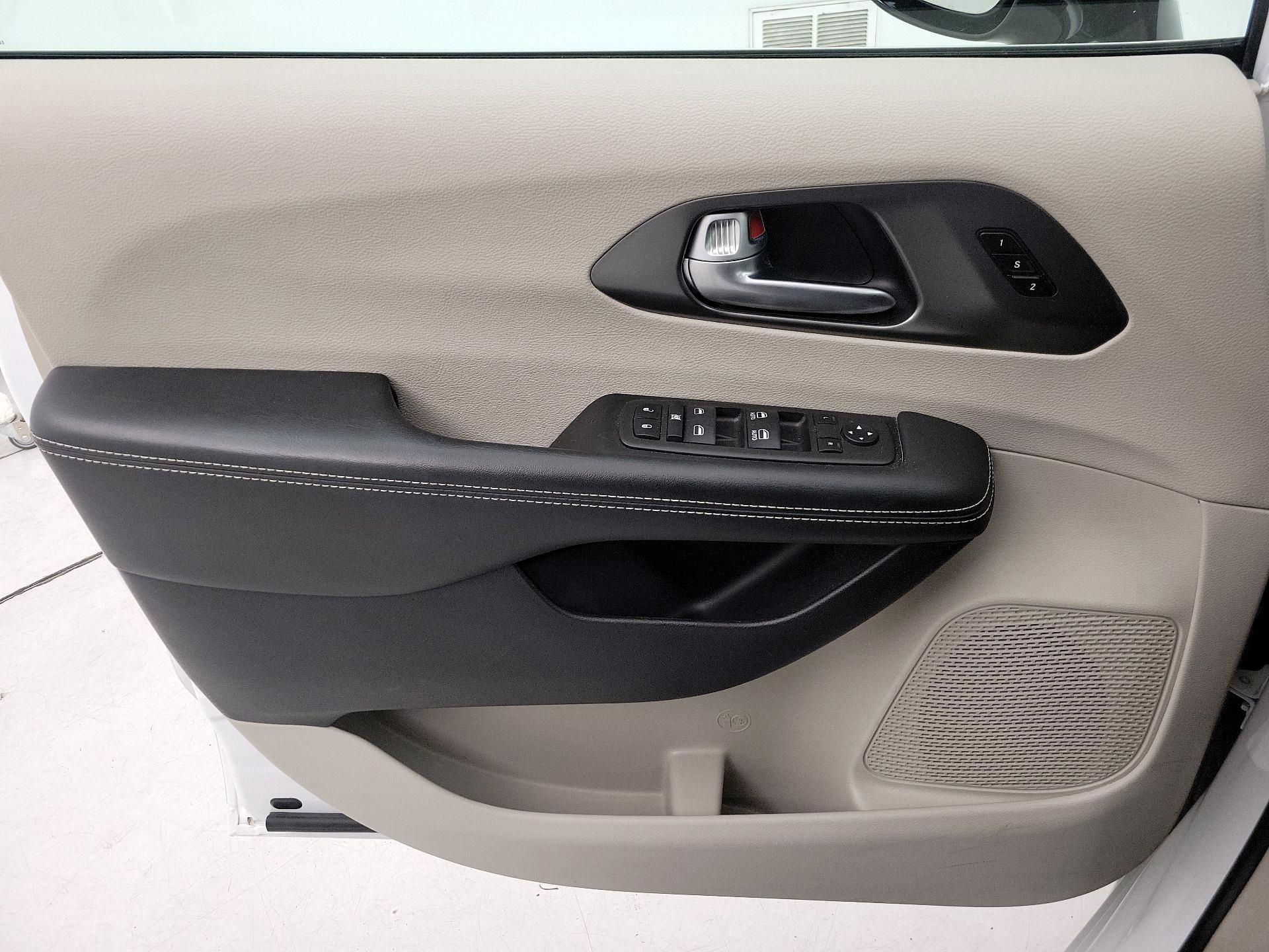 Thumbnail: 2024 Chrysler Pacifica - 12