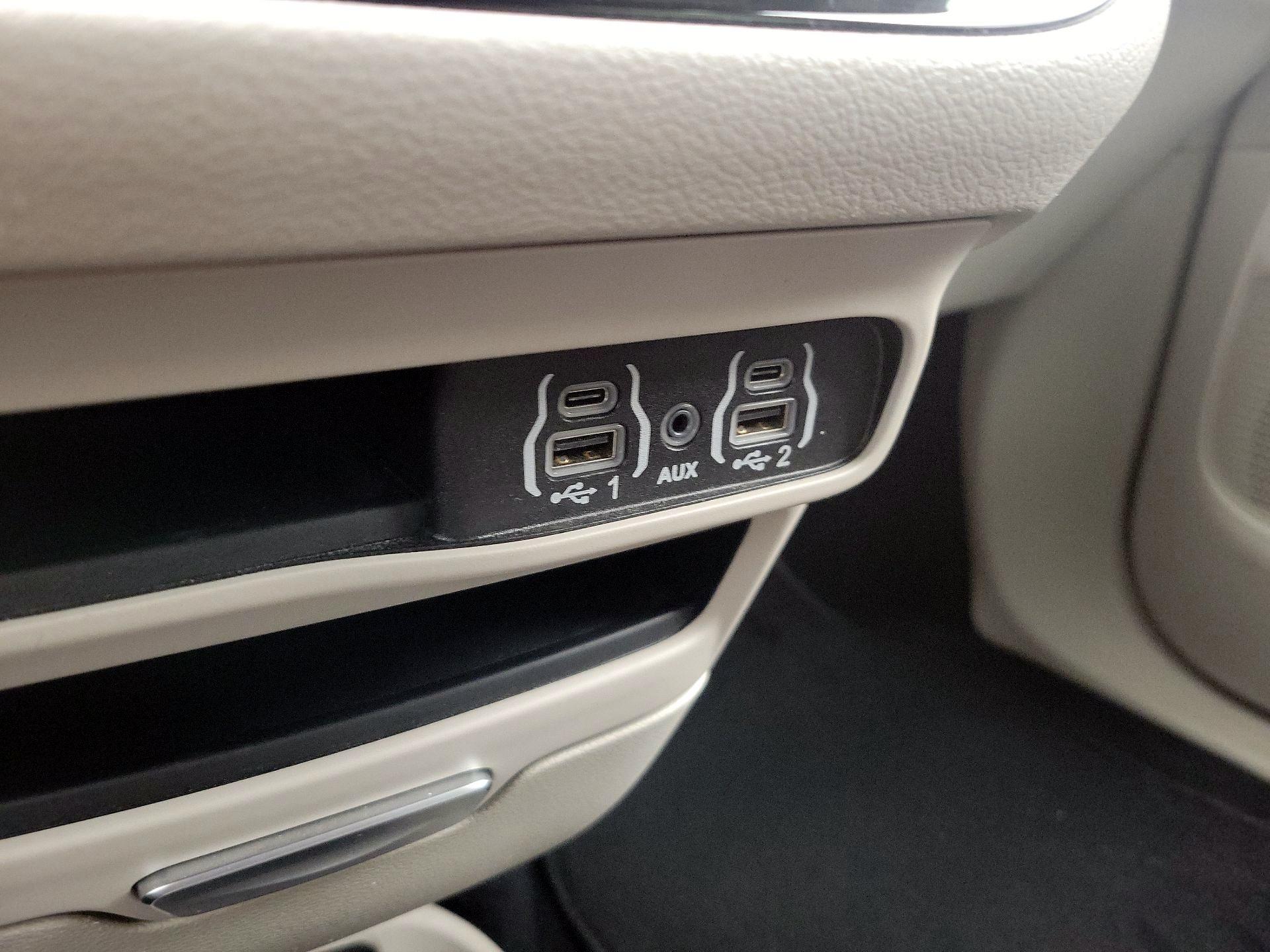 Thumbnail: 2024 Chrysler Pacifica - 18