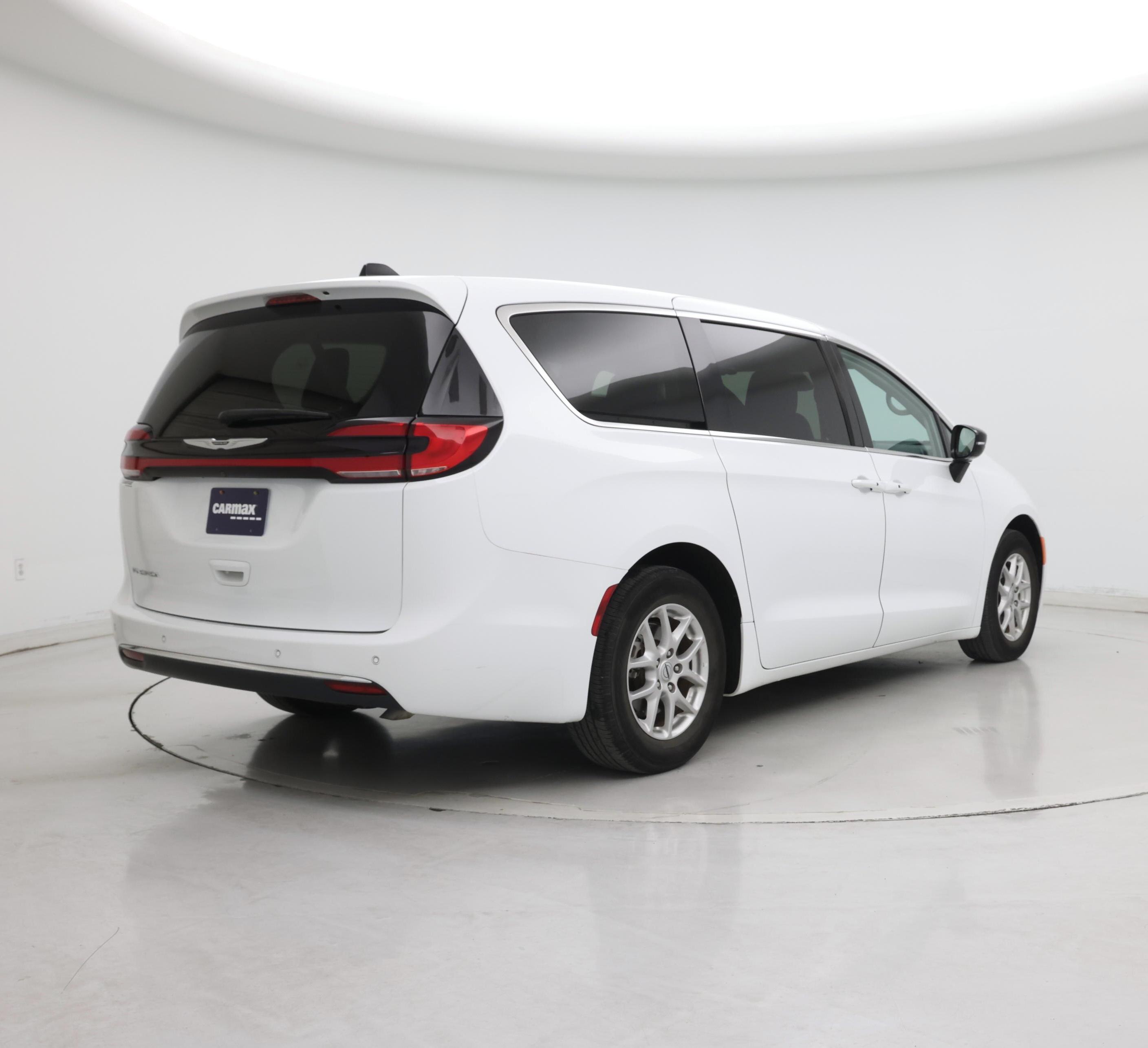 Thumbnail: 2024 Chrysler Pacifica - 8