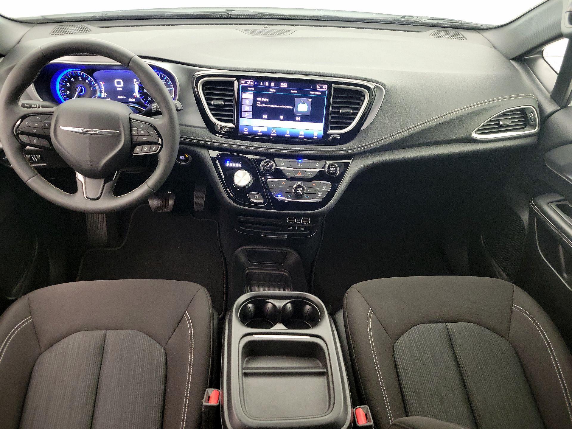 Thumbnail: 2022 Chrysler Pacifica - 9