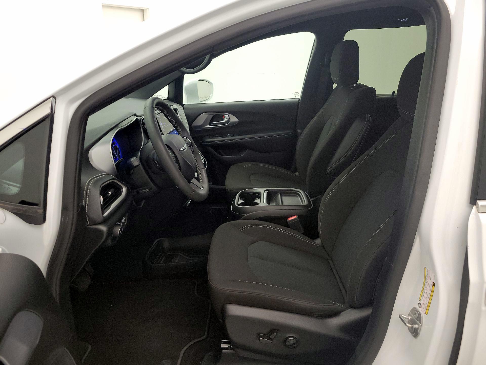 Thumbnail: 2022 Chrysler Pacifica - 11