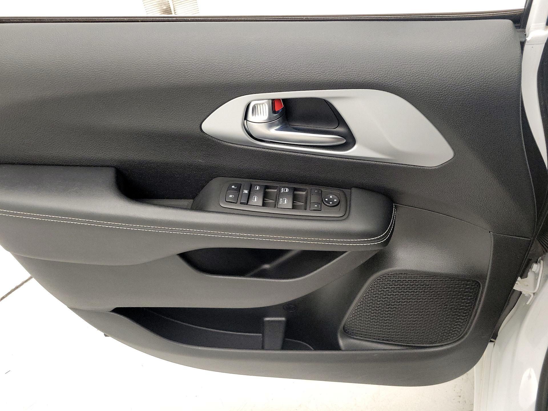 Thumbnail: 2022 Chrysler Pacifica - 12