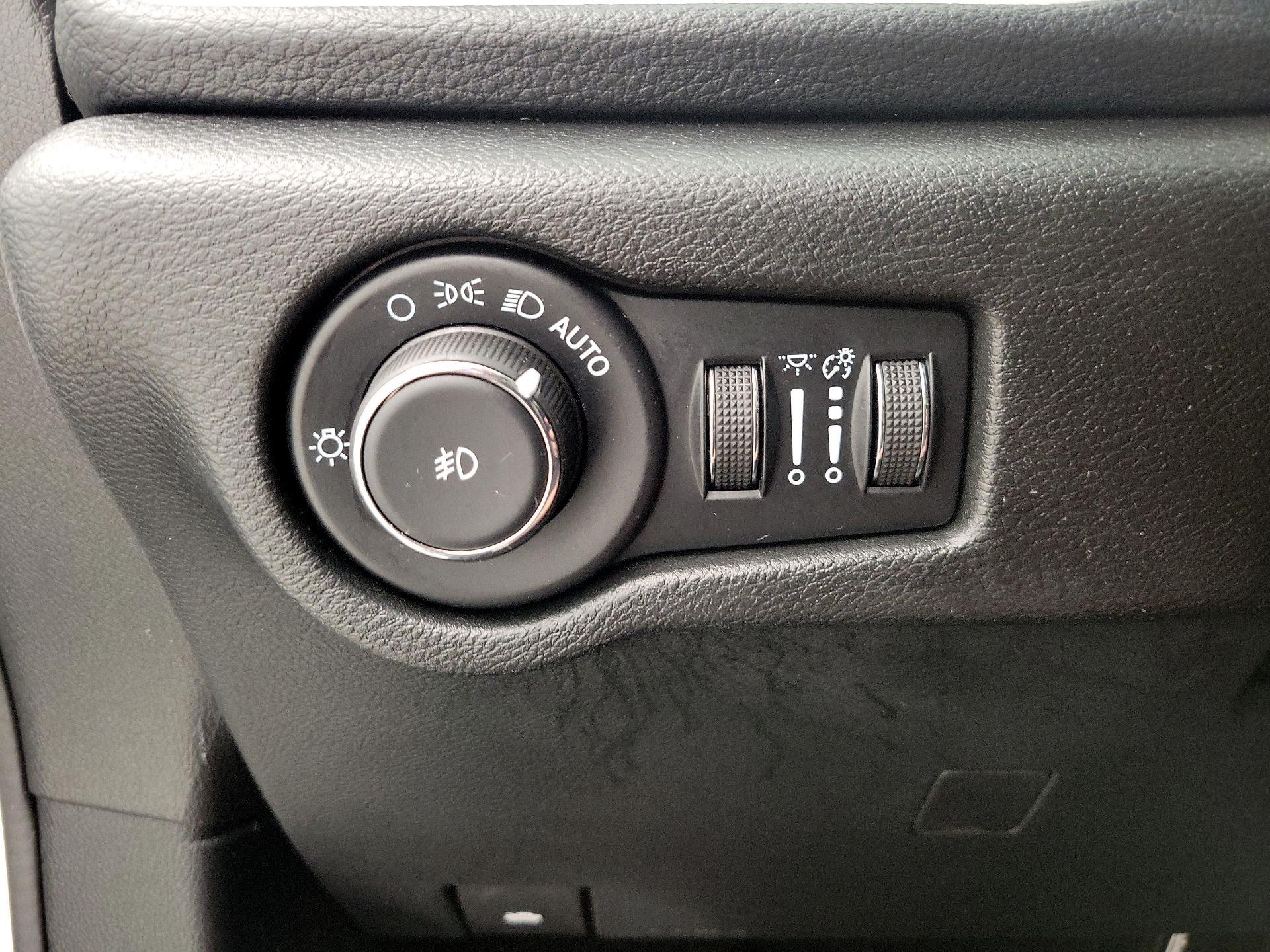 Thumbnail: 2022 Chrysler Pacifica - 13