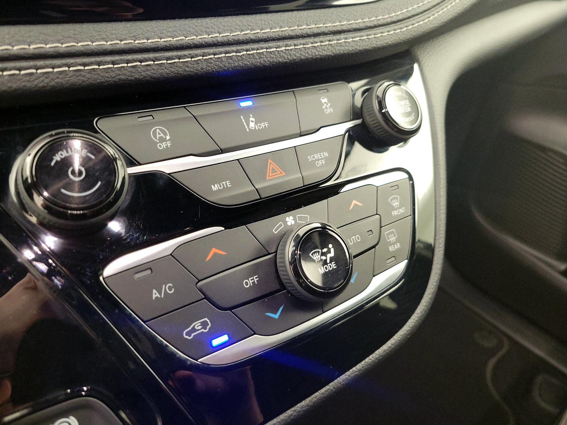 Thumbnail: 2022 Chrysler Pacifica - 16