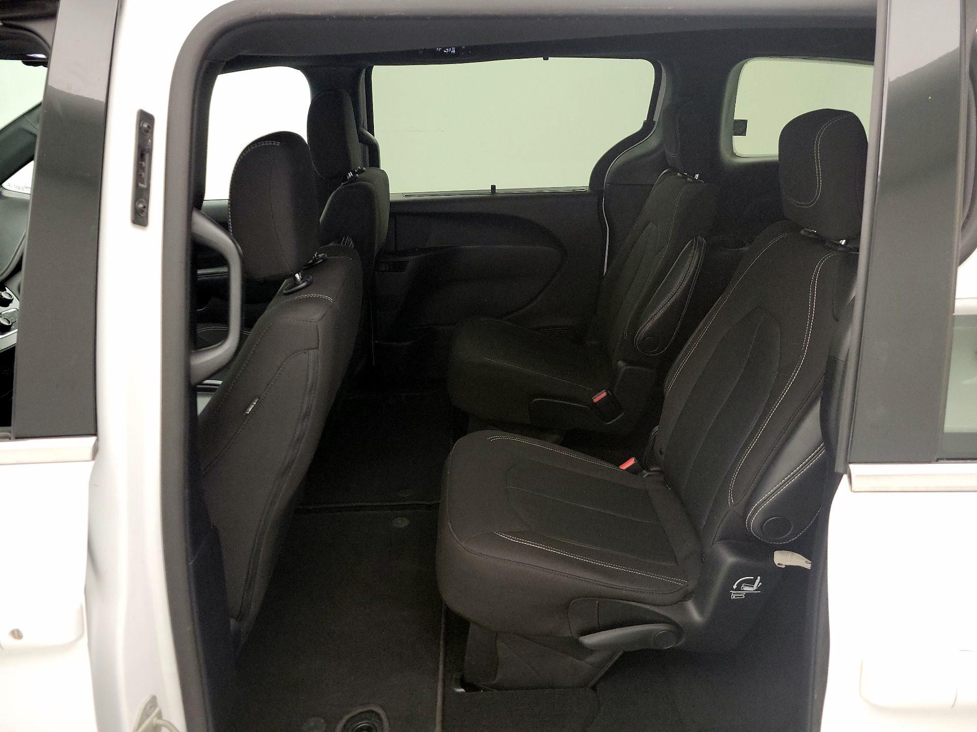 Thumbnail: 2022 Chrysler Pacifica - 19