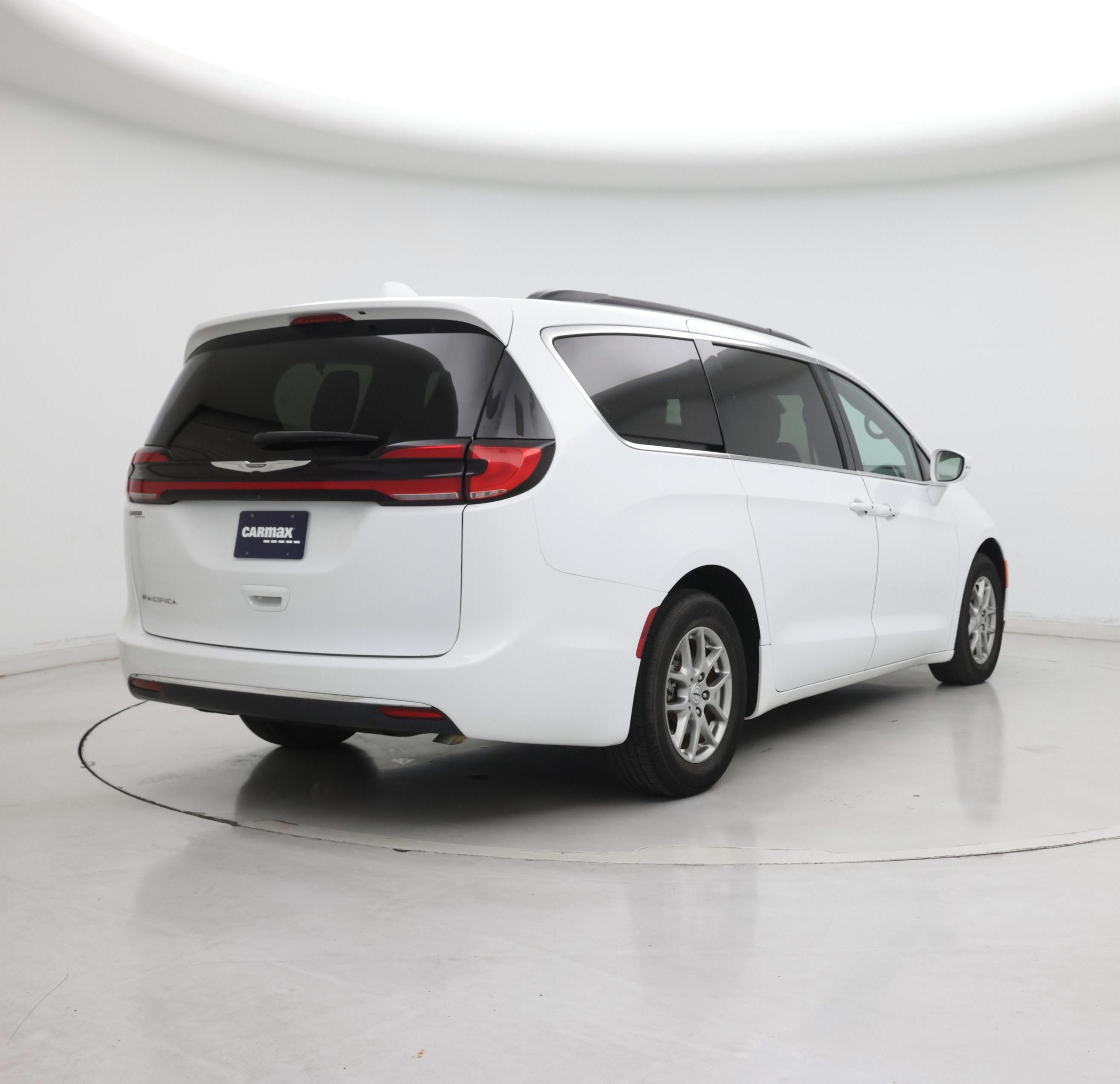 Thumbnail: 2022 Chrysler Pacifica - 8