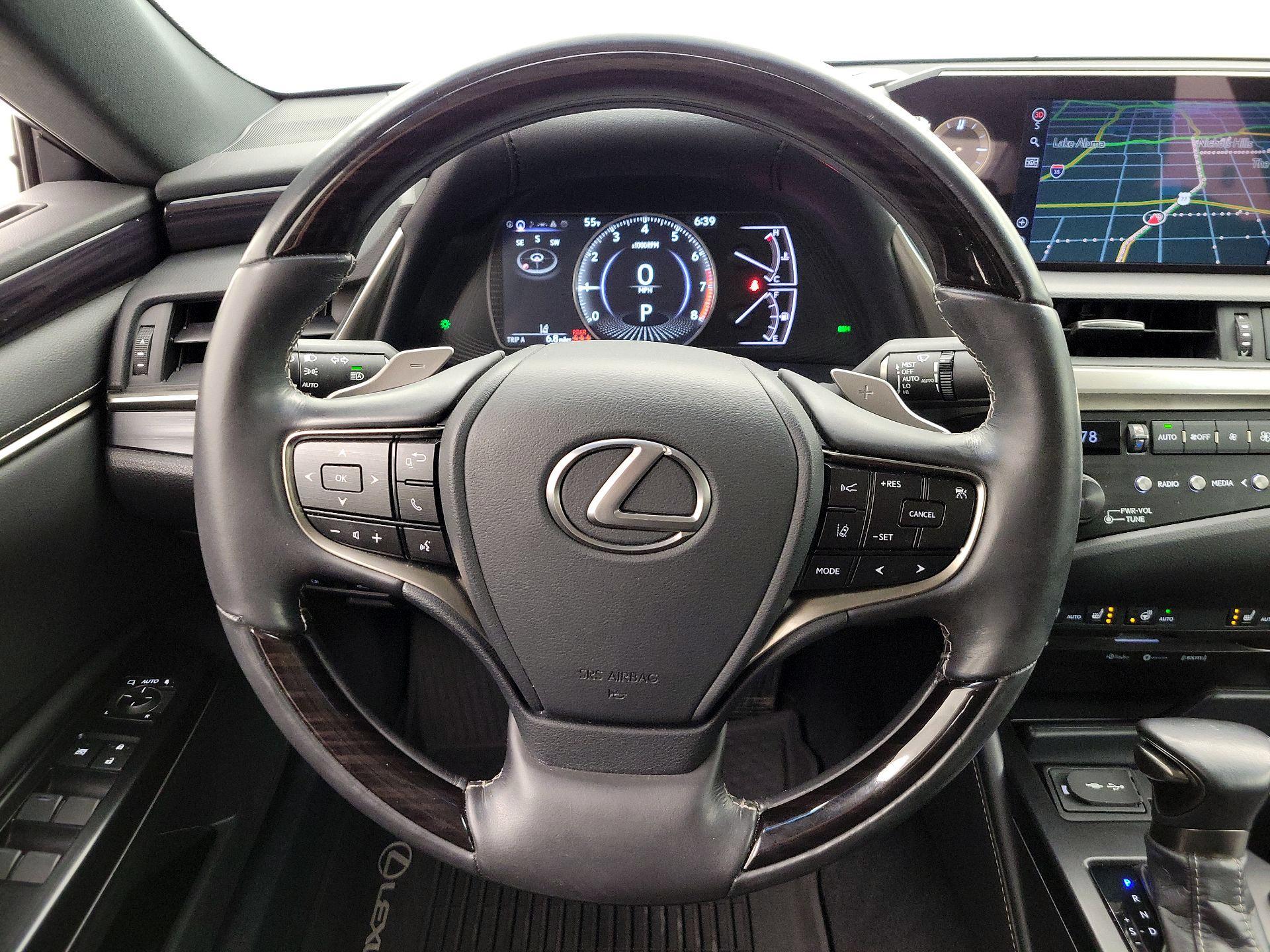 Thumbnail: 2020 Lexus ES - 10
