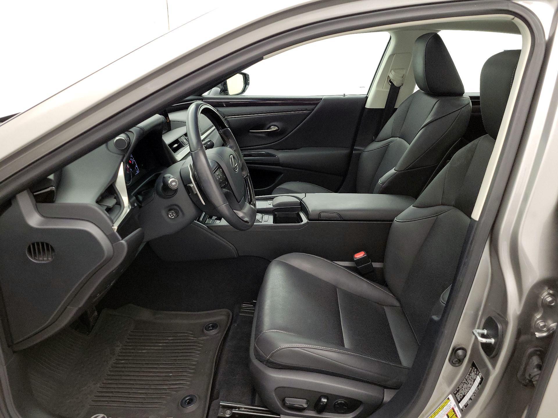 Thumbnail: 2020 Lexus ES - 11