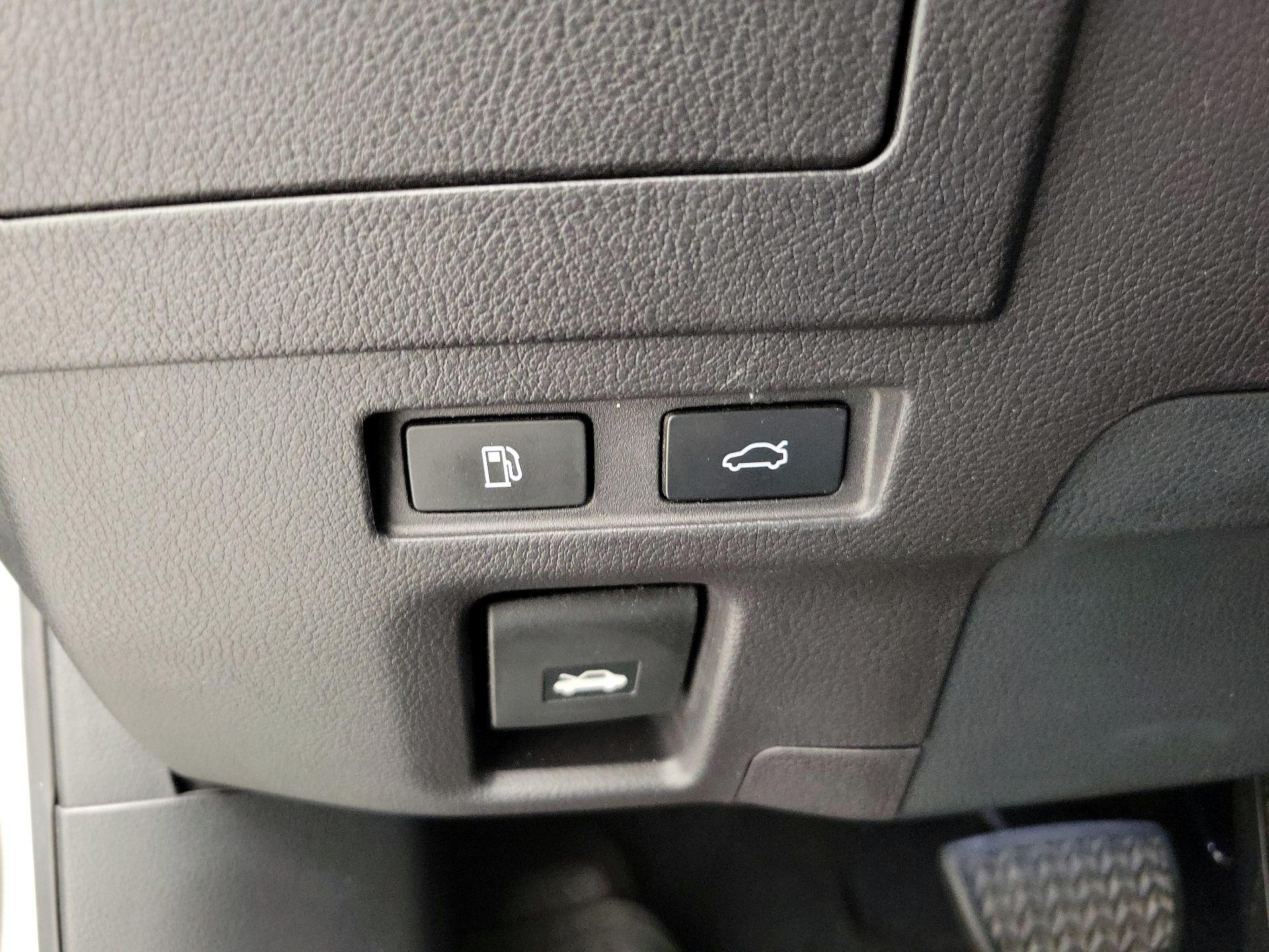 Thumbnail: 2020 Lexus ES - 13