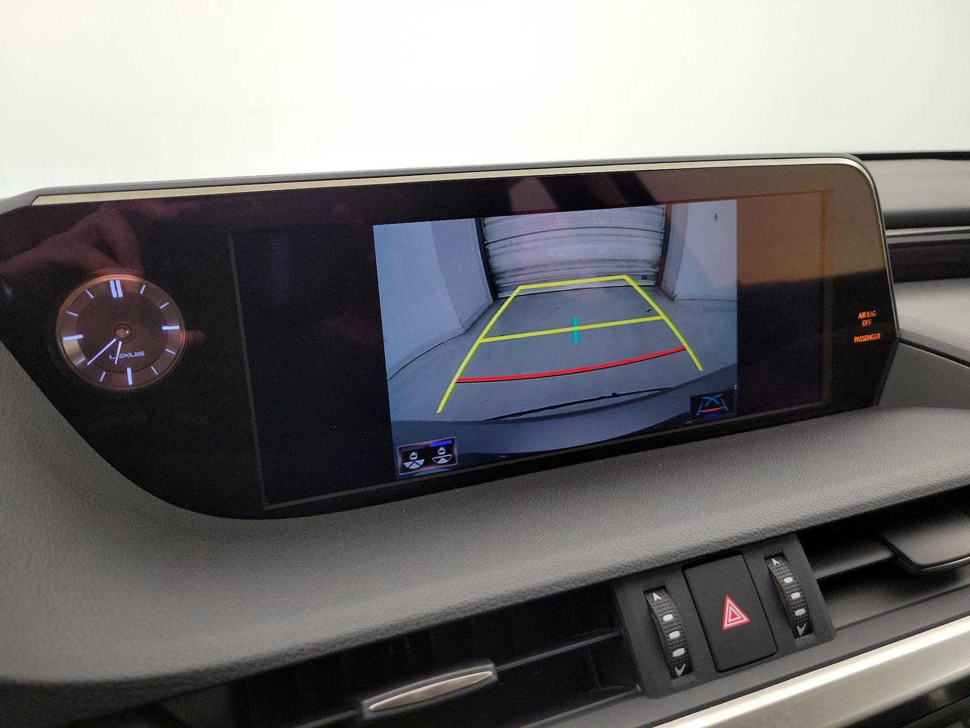 Thumbnail: 2020 Lexus ES - 15