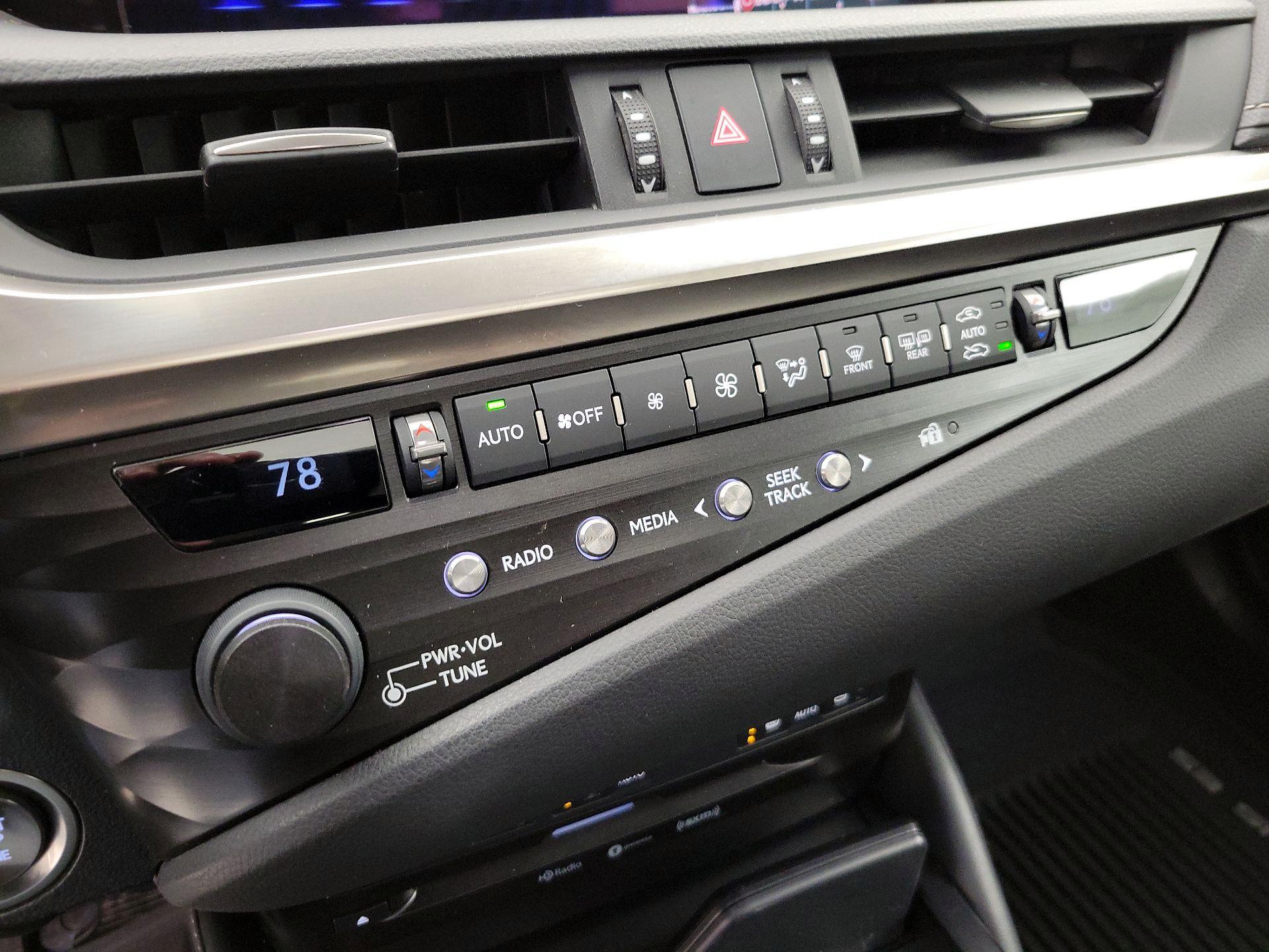 Thumbnail: 2020 Lexus ES - 17