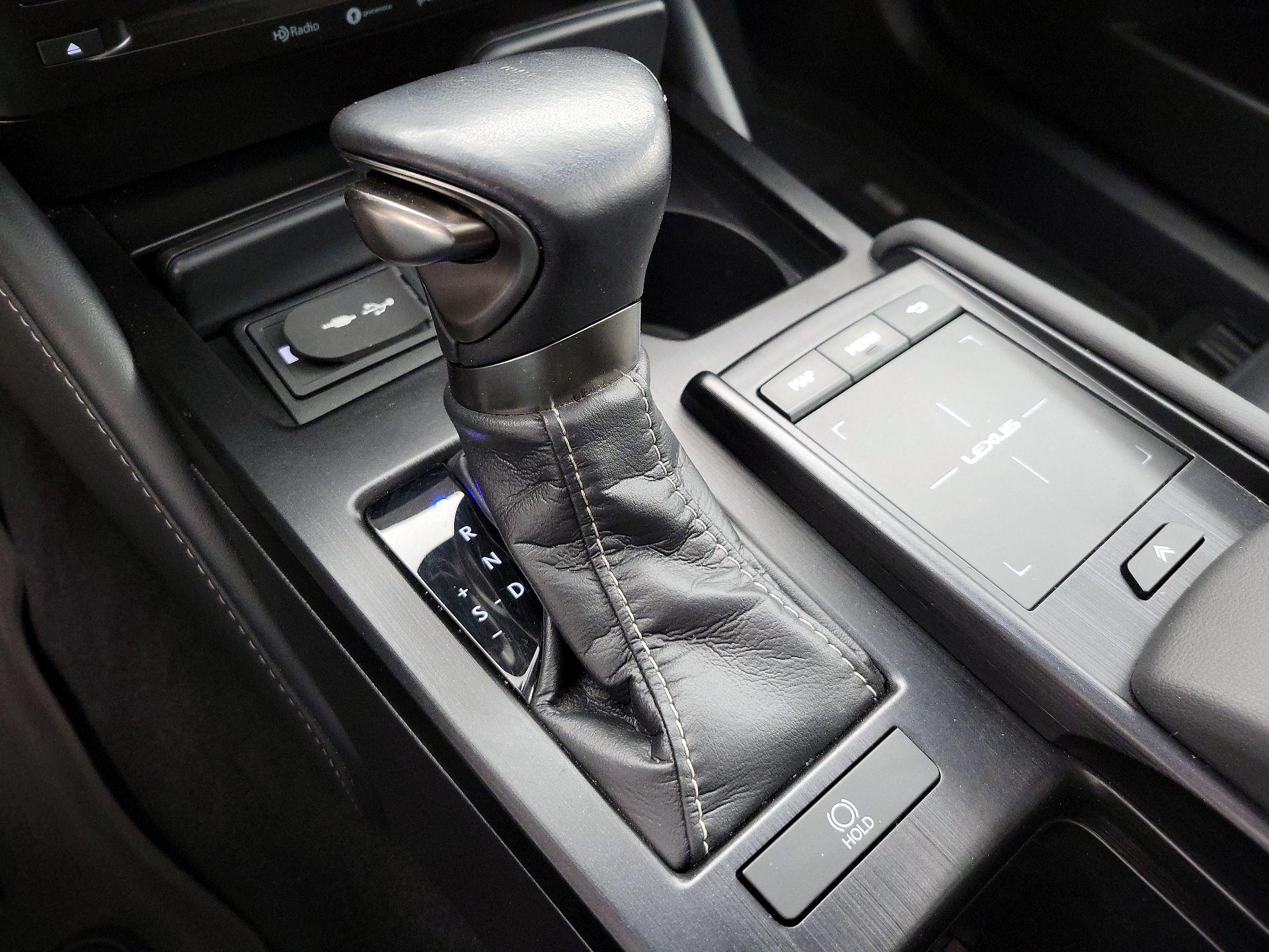 Thumbnail: 2020 Lexus ES - 18