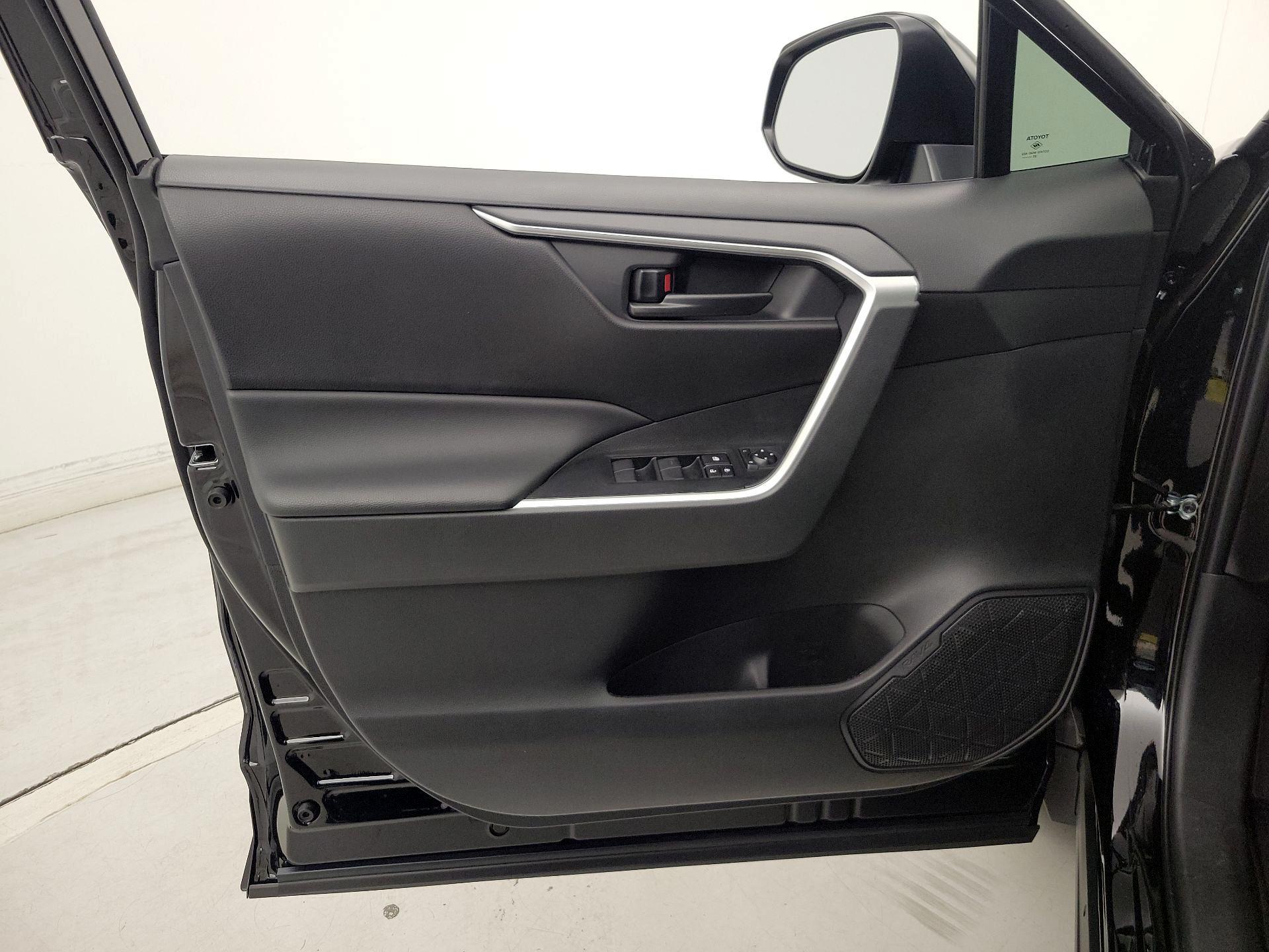 Thumbnail: 2025 Toyota RAV4 - 12