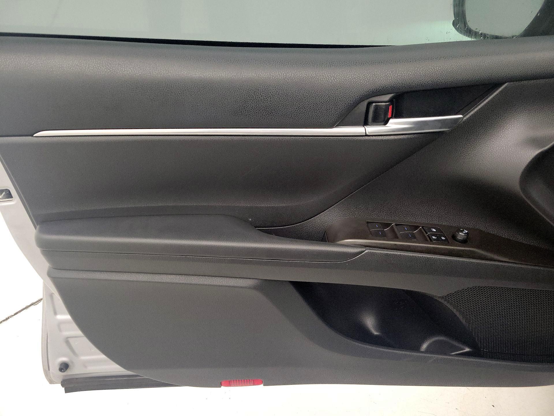 Thumbnail: 2022 Toyota Camry - 12