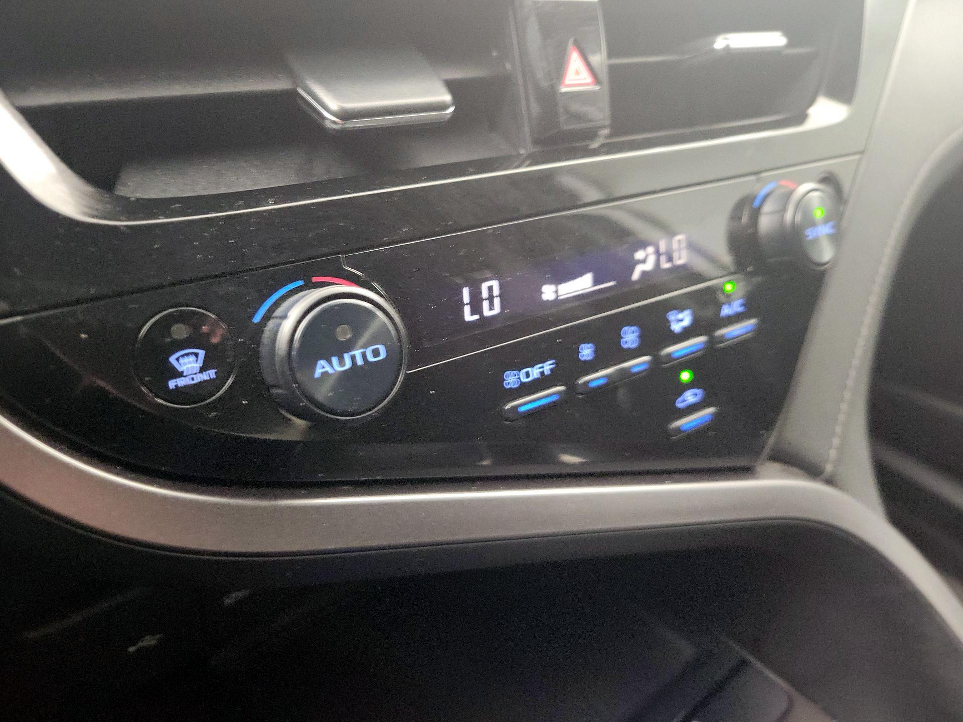 Thumbnail: 2022 Toyota Camry - 16