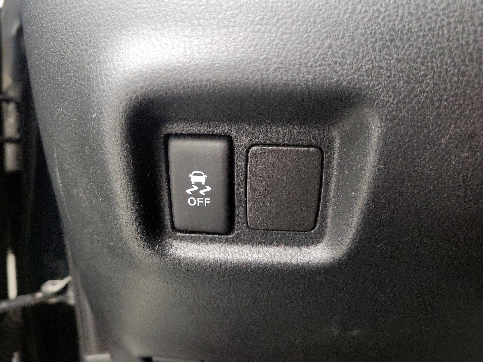 Thumbnail: 2014 Nissan Versa - 13