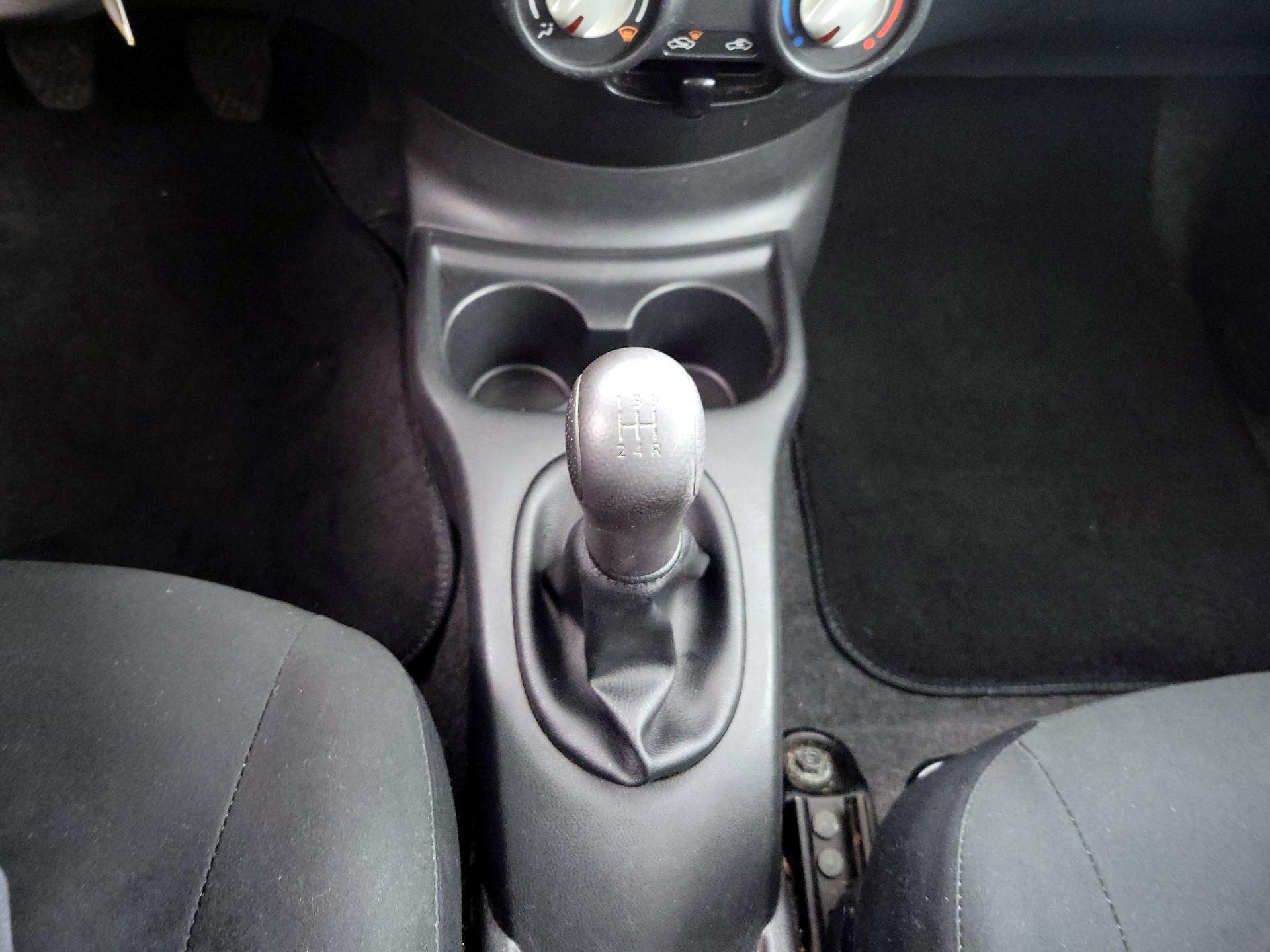 Thumbnail: 2014 Nissan Versa - 16