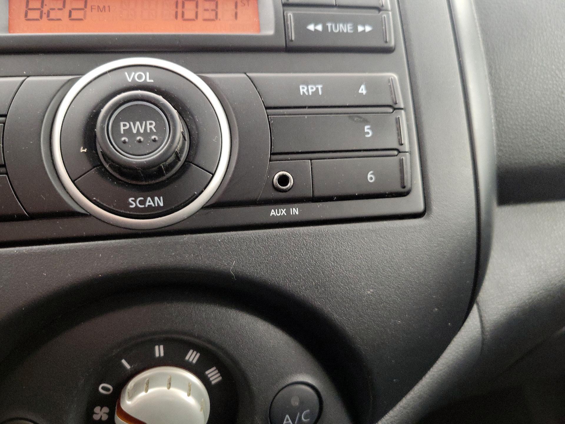 Thumbnail: 2014 Nissan Versa - 17