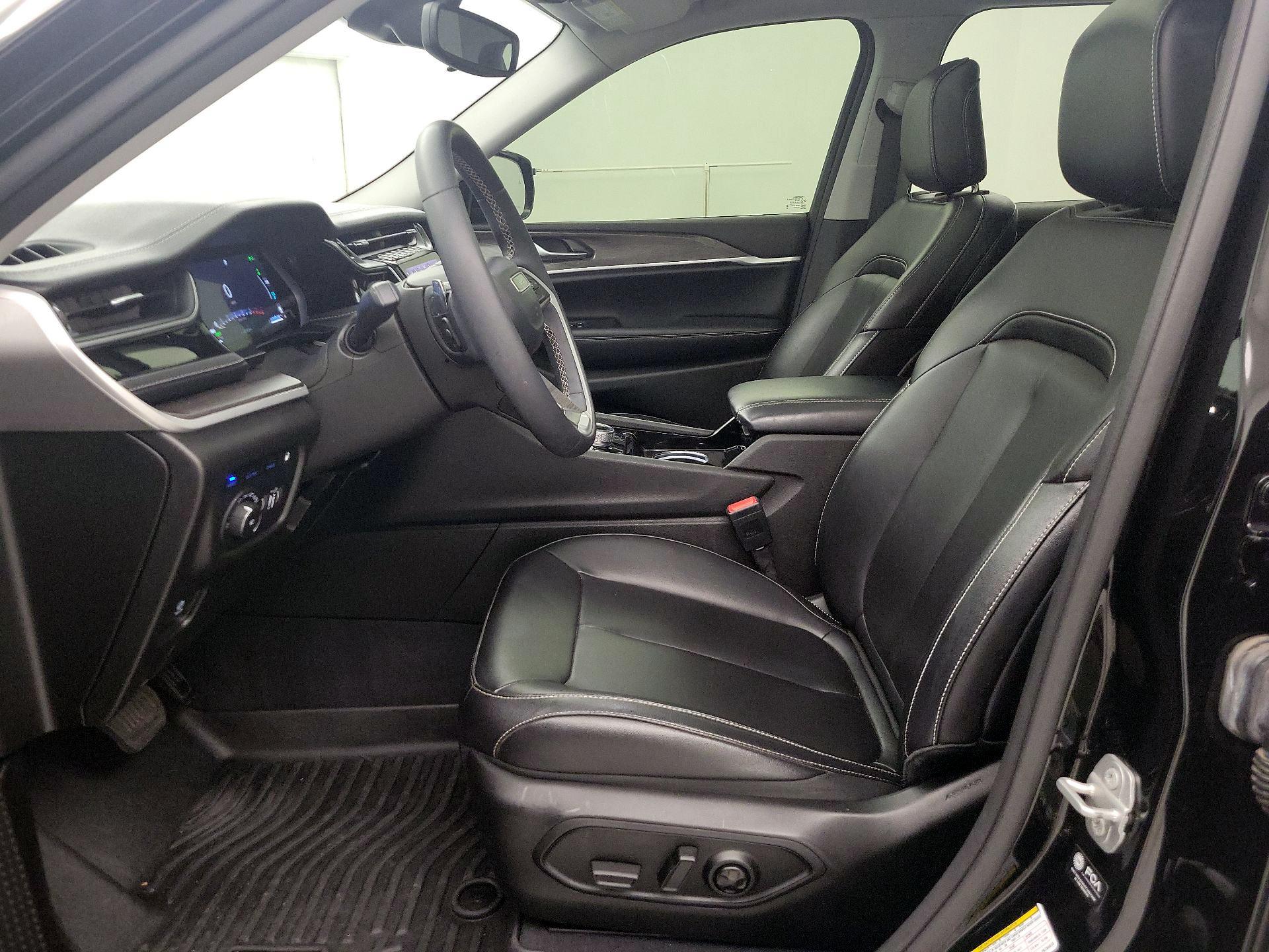 Thumbnail: 2023 Jeep Grand Cherokee - 11