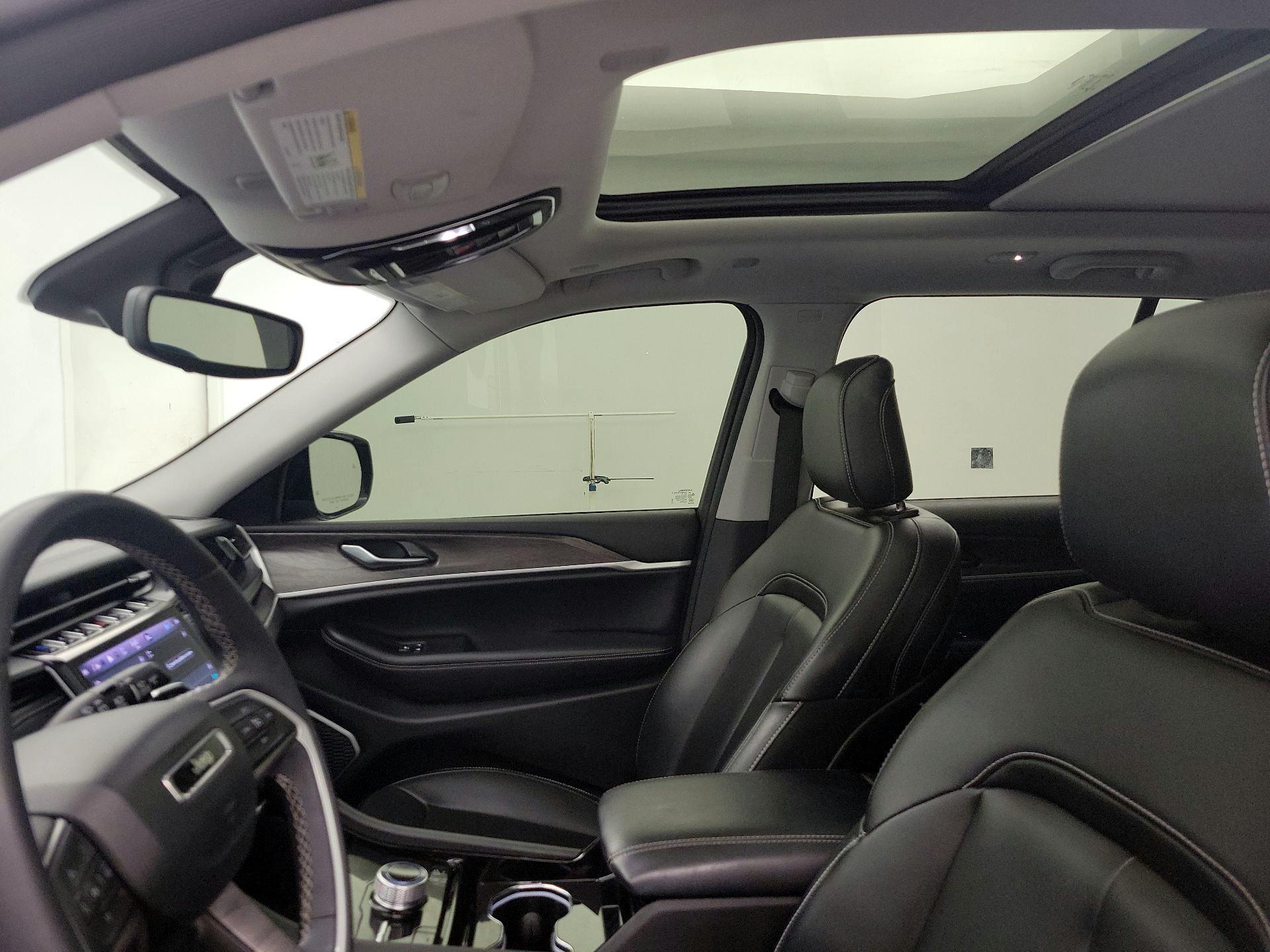 Thumbnail: 2023 Jeep Grand Cherokee - 20